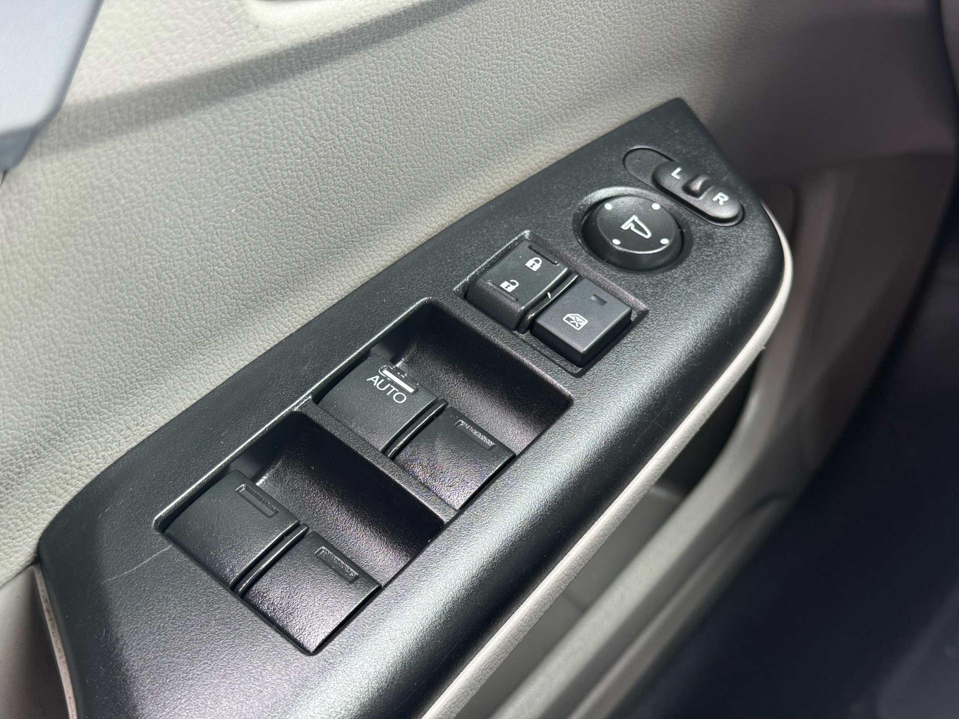 Vehicle photo 8