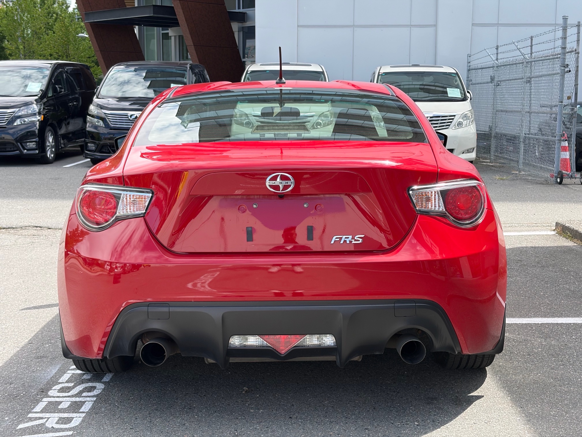 Vehicle photo 5