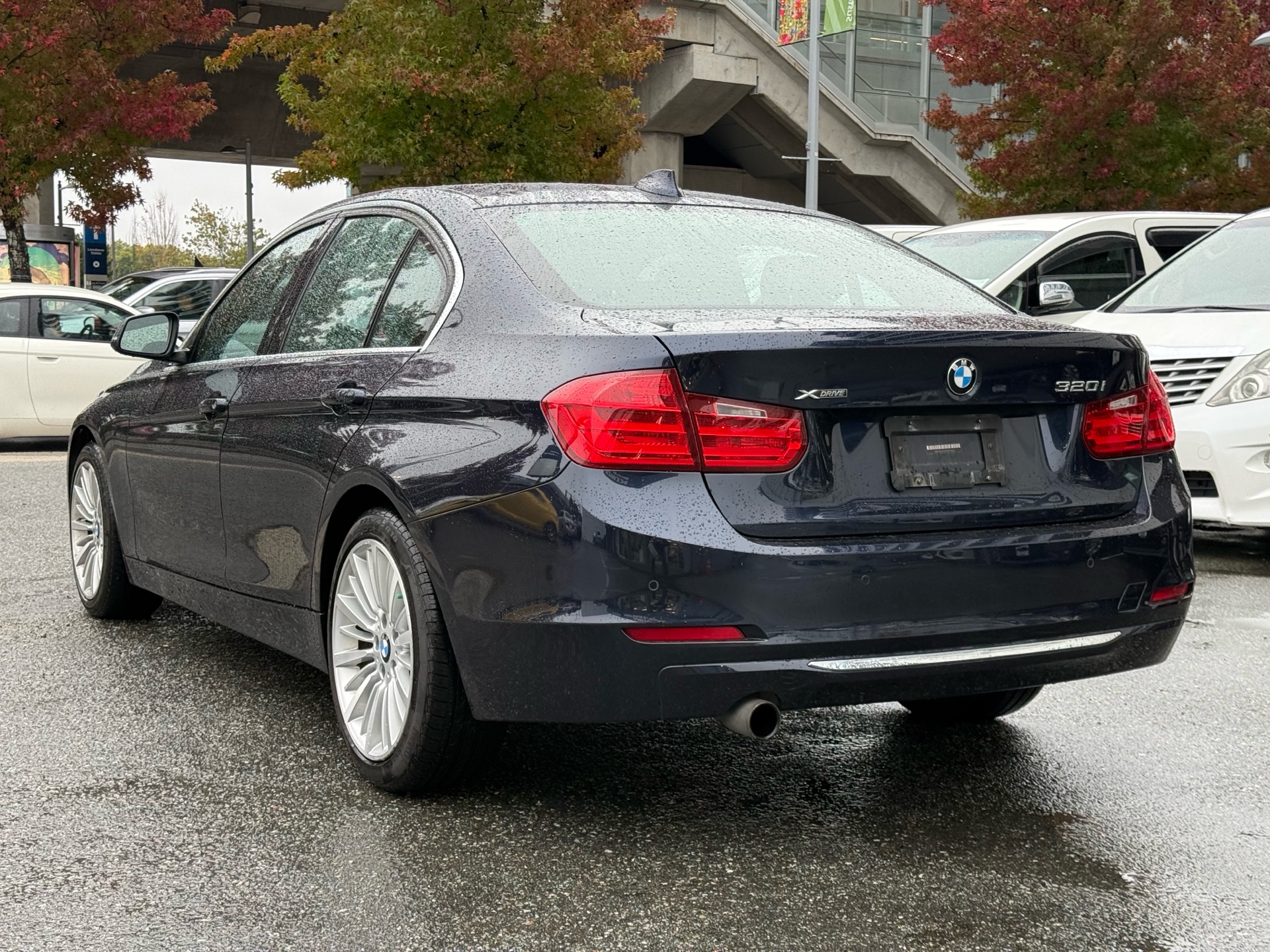 Vehicle photo 2