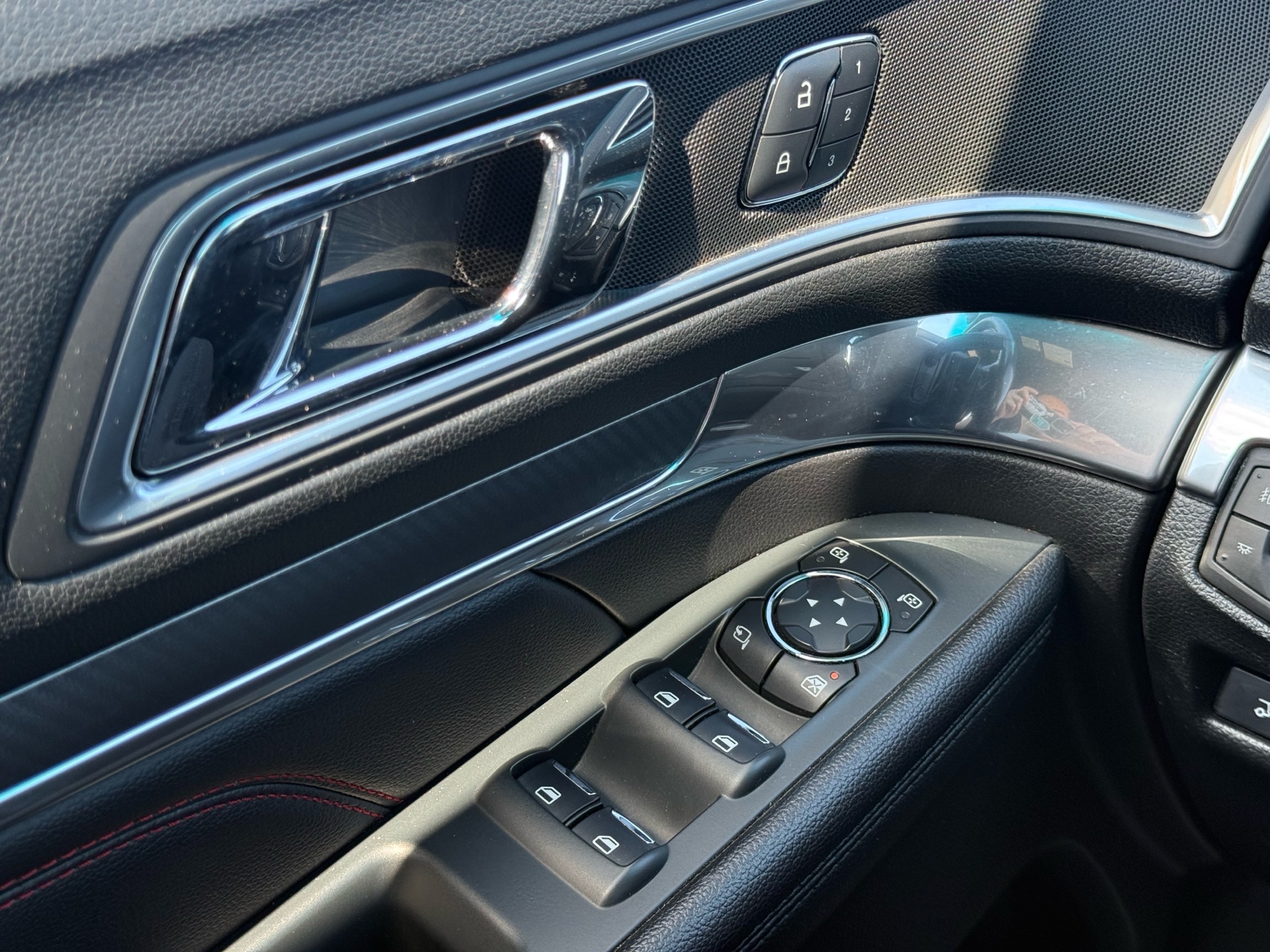 Vehicle photo 7