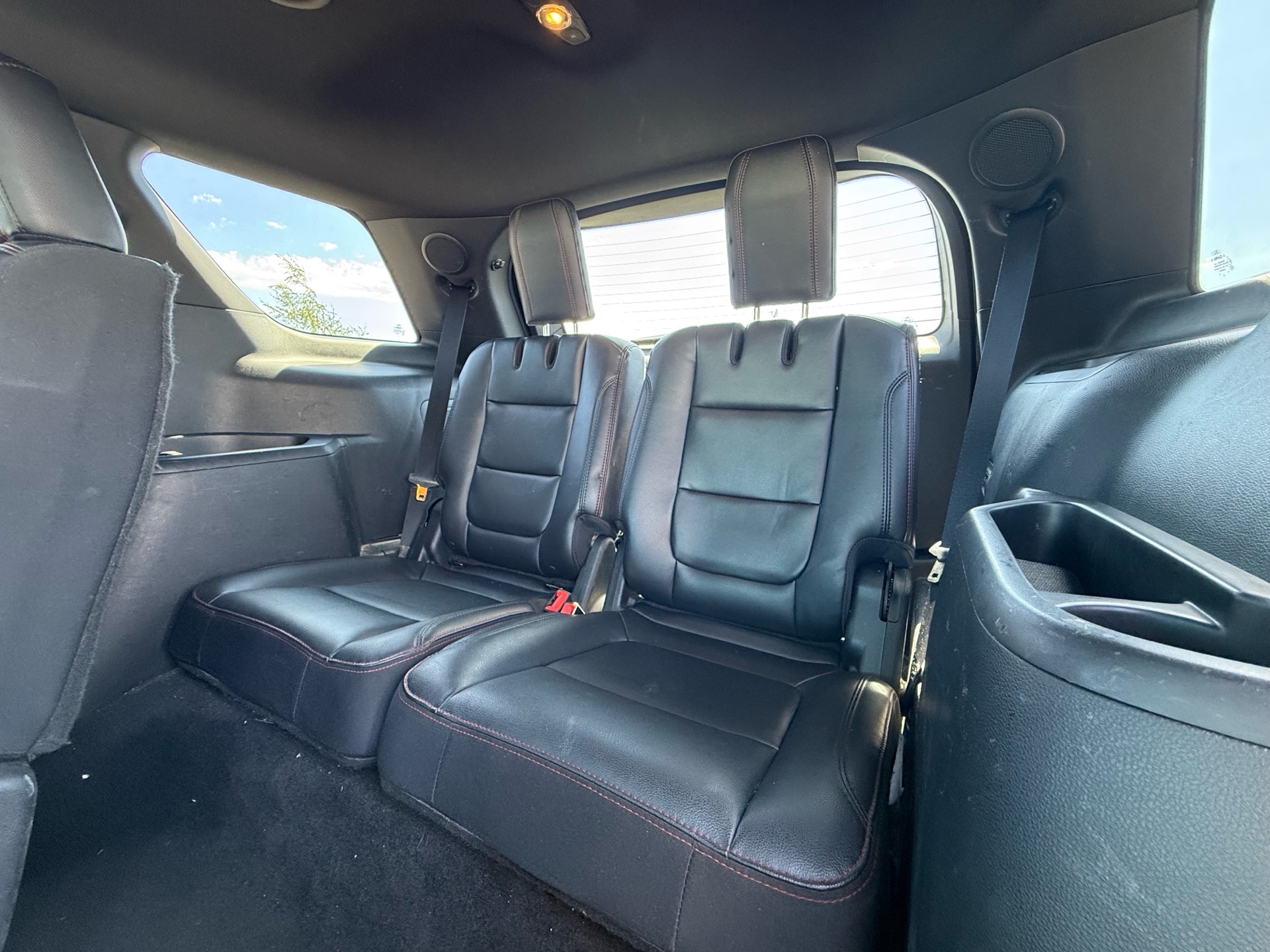 Vehicle photo 12
