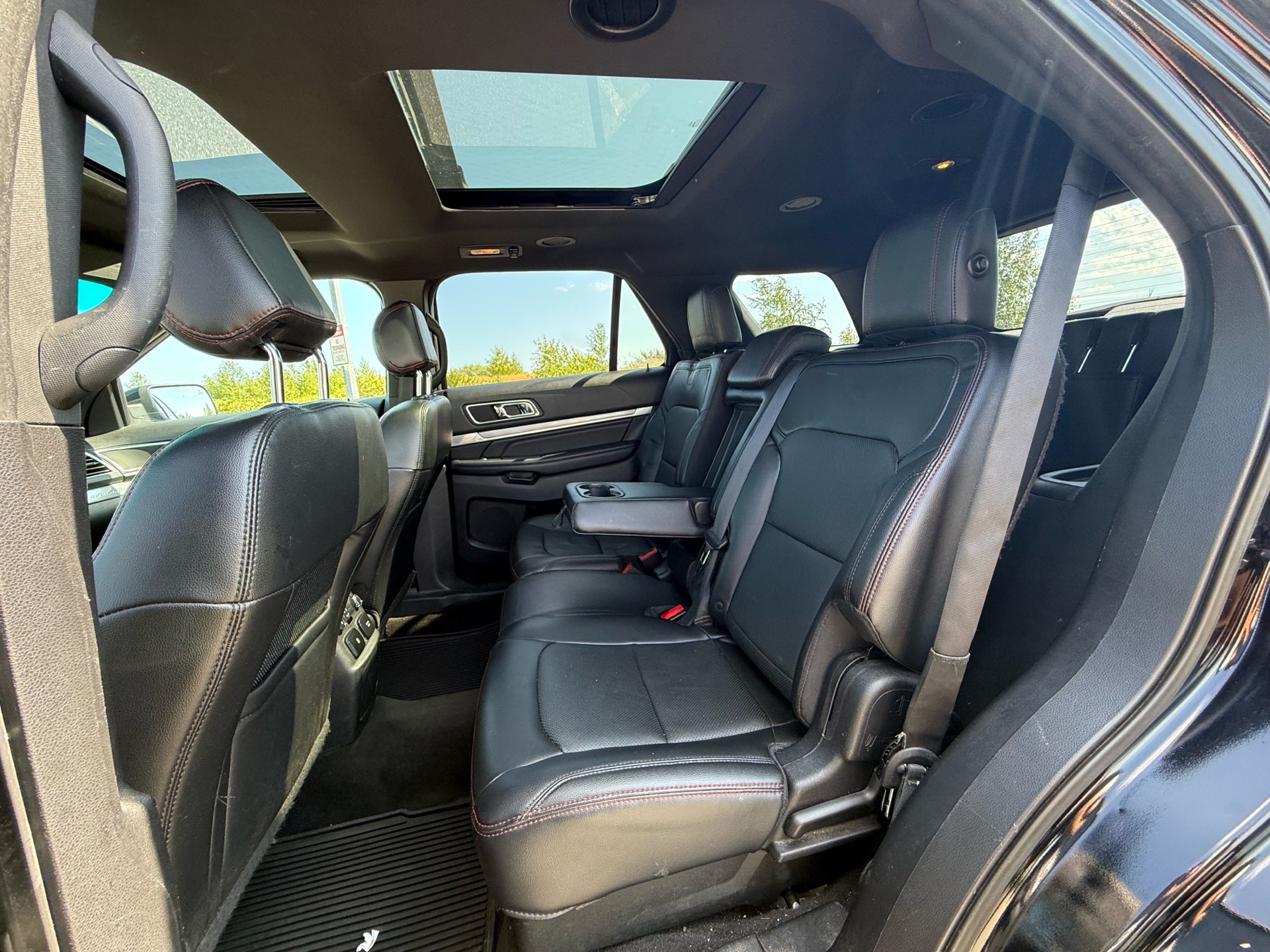 Vehicle photo 11