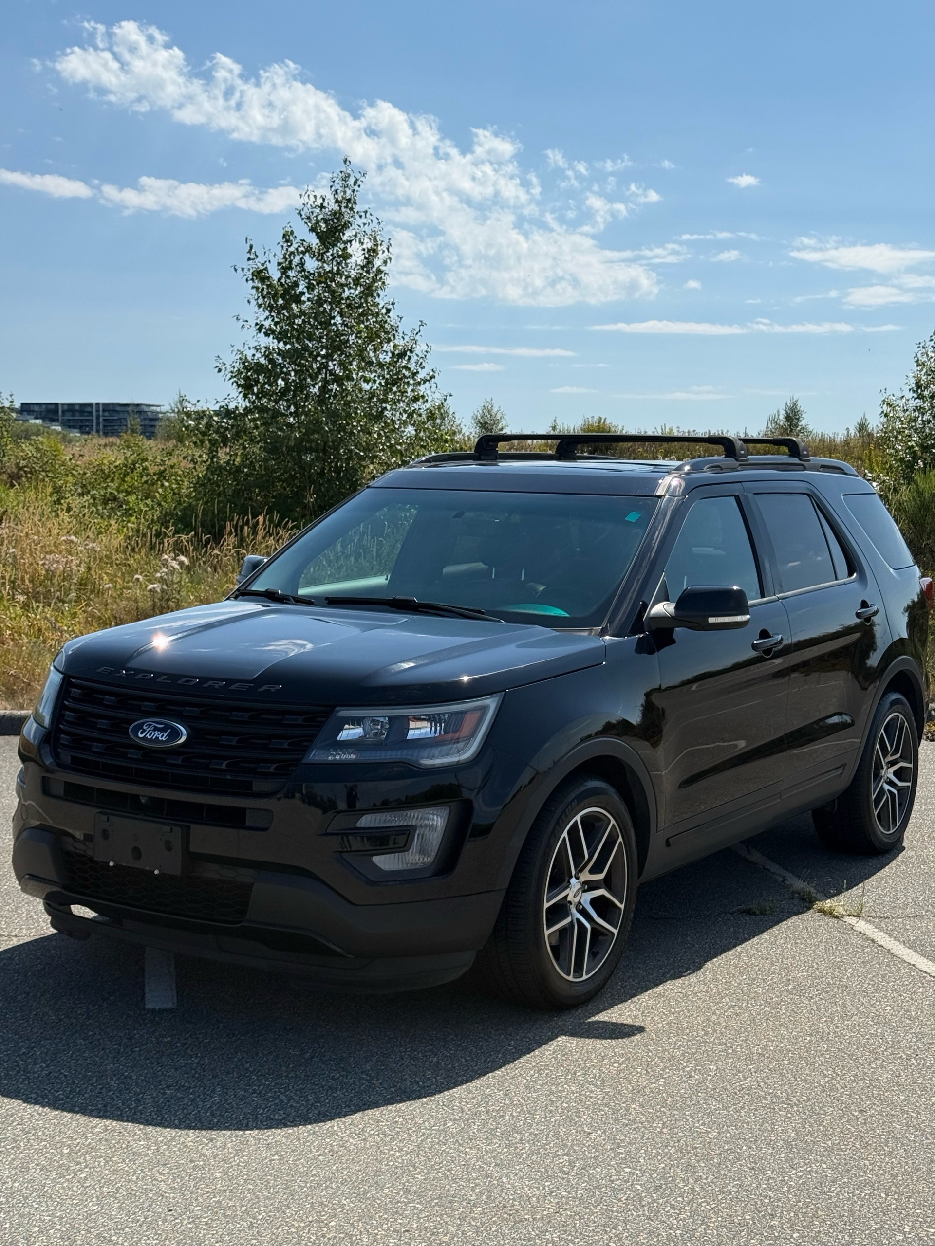 Vehicle photo 15