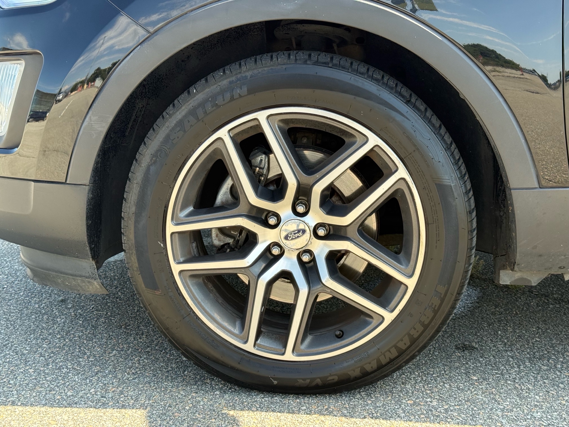 Vehicle photo 4