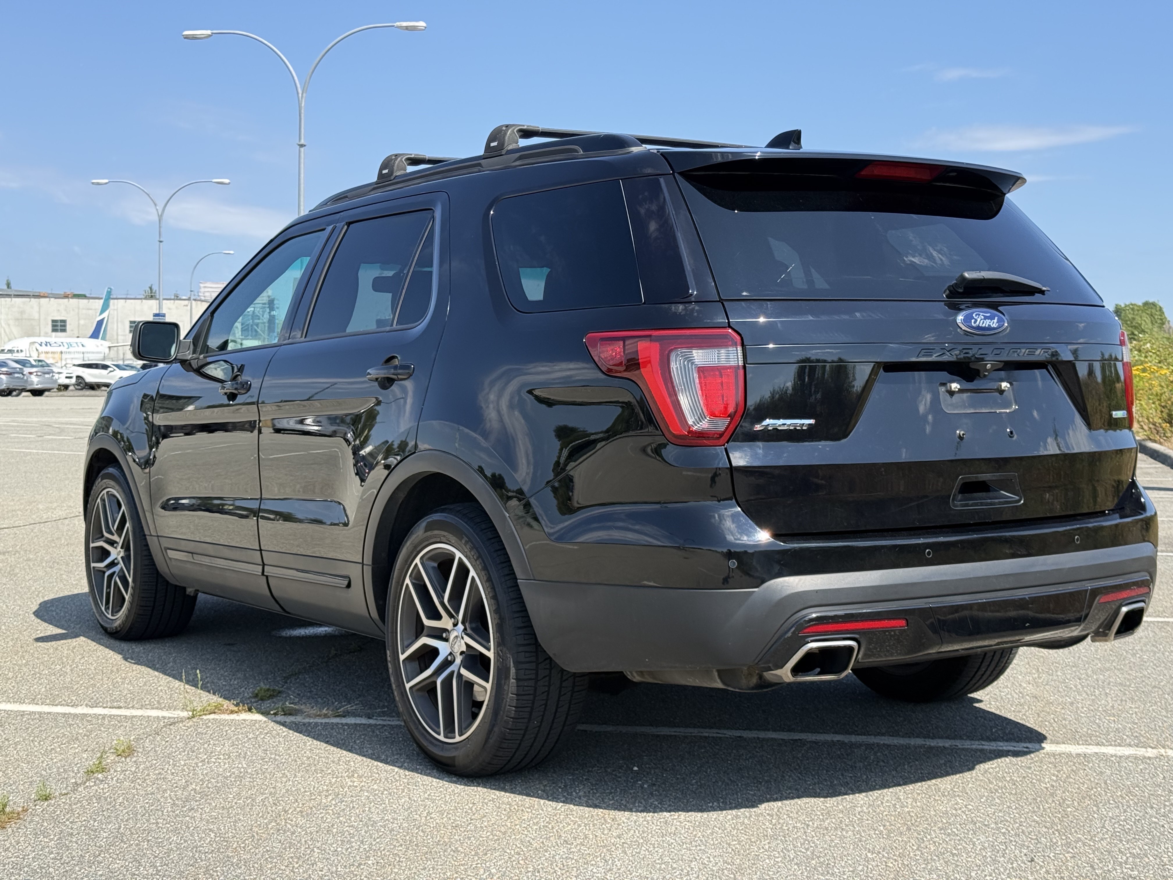 Vehicle photo 3