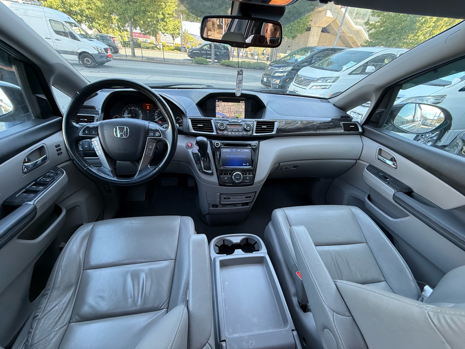 Vehicle photo 12