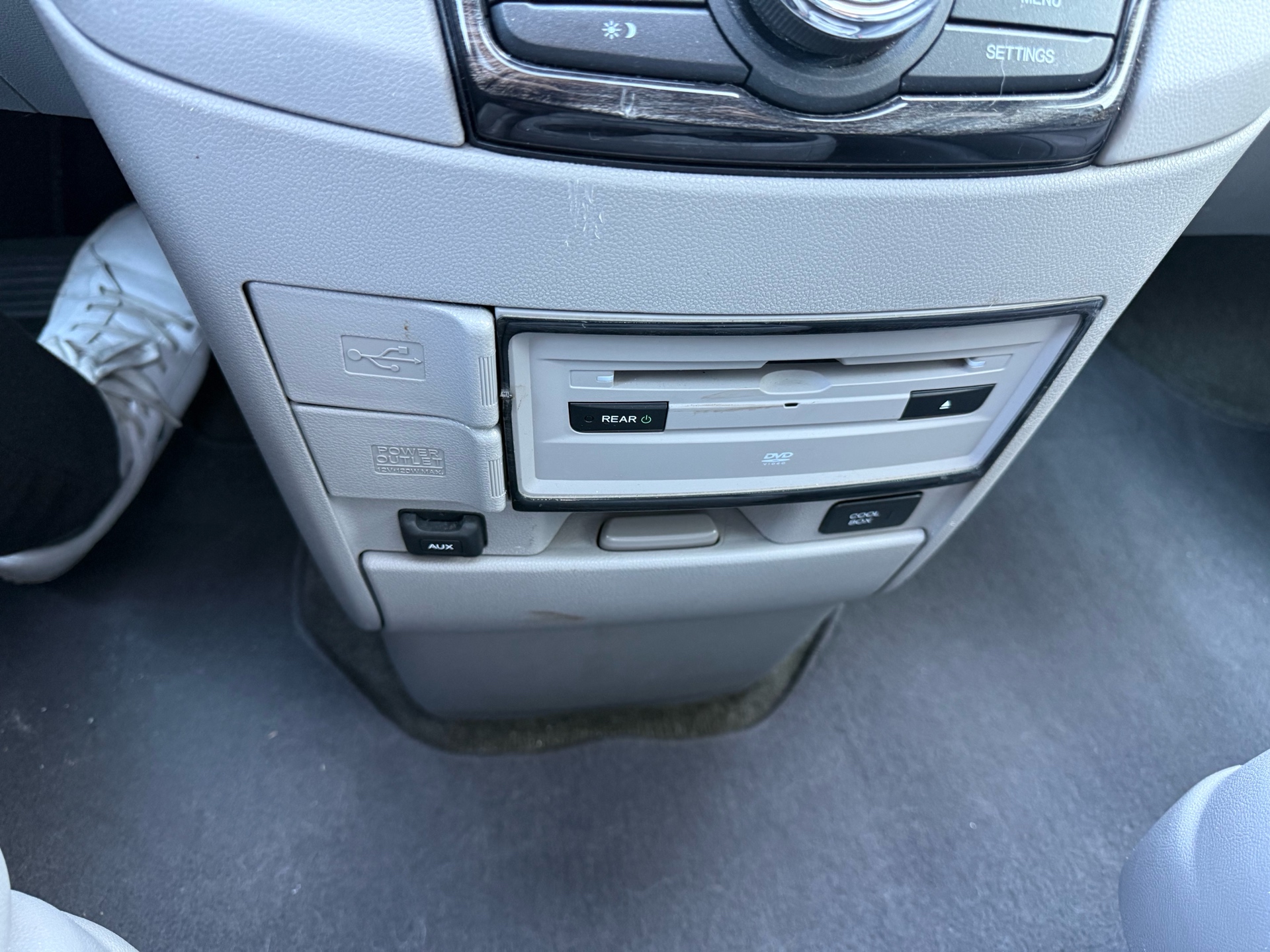 Vehicle photo 9