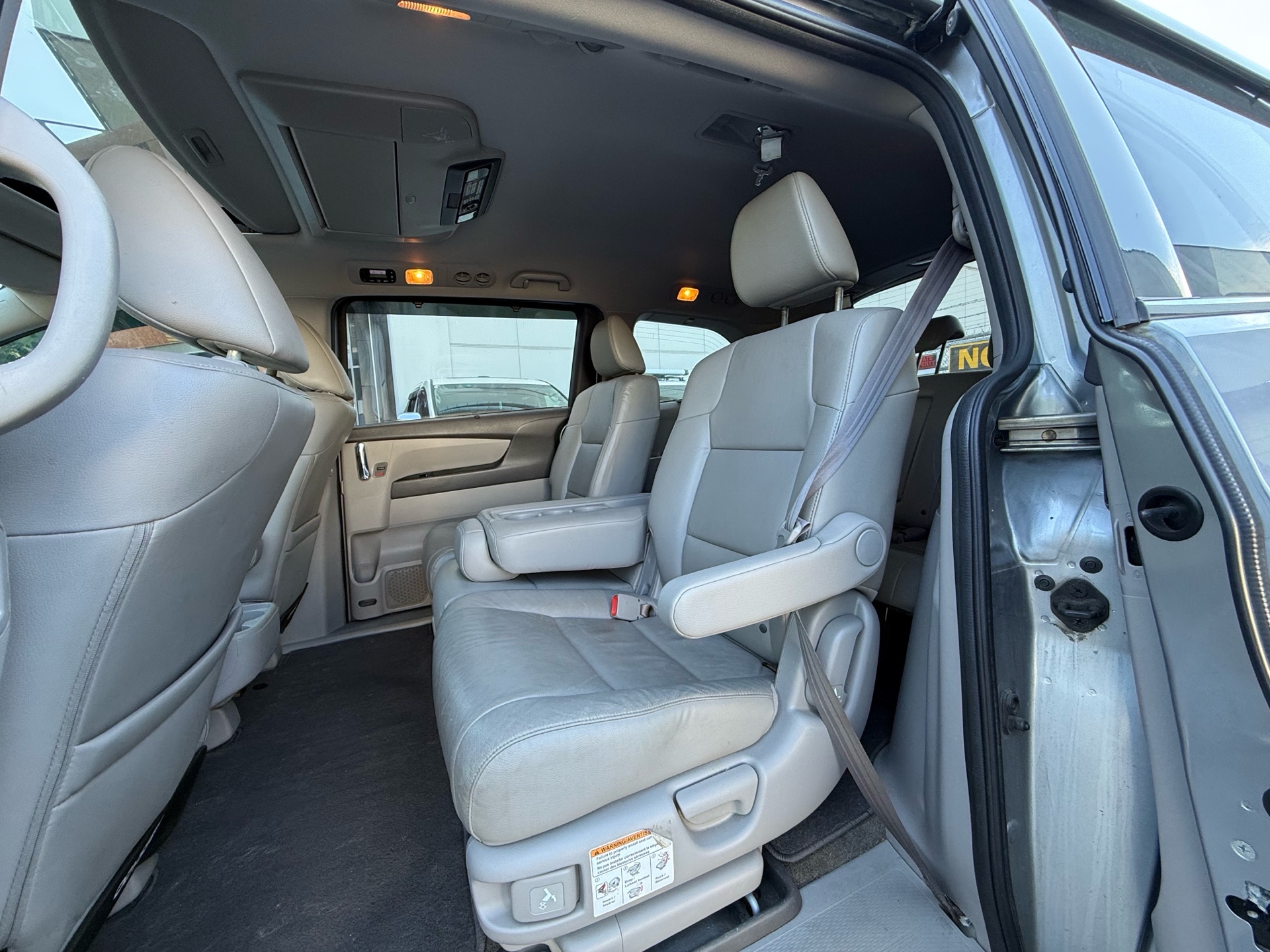 Vehicle photo 11