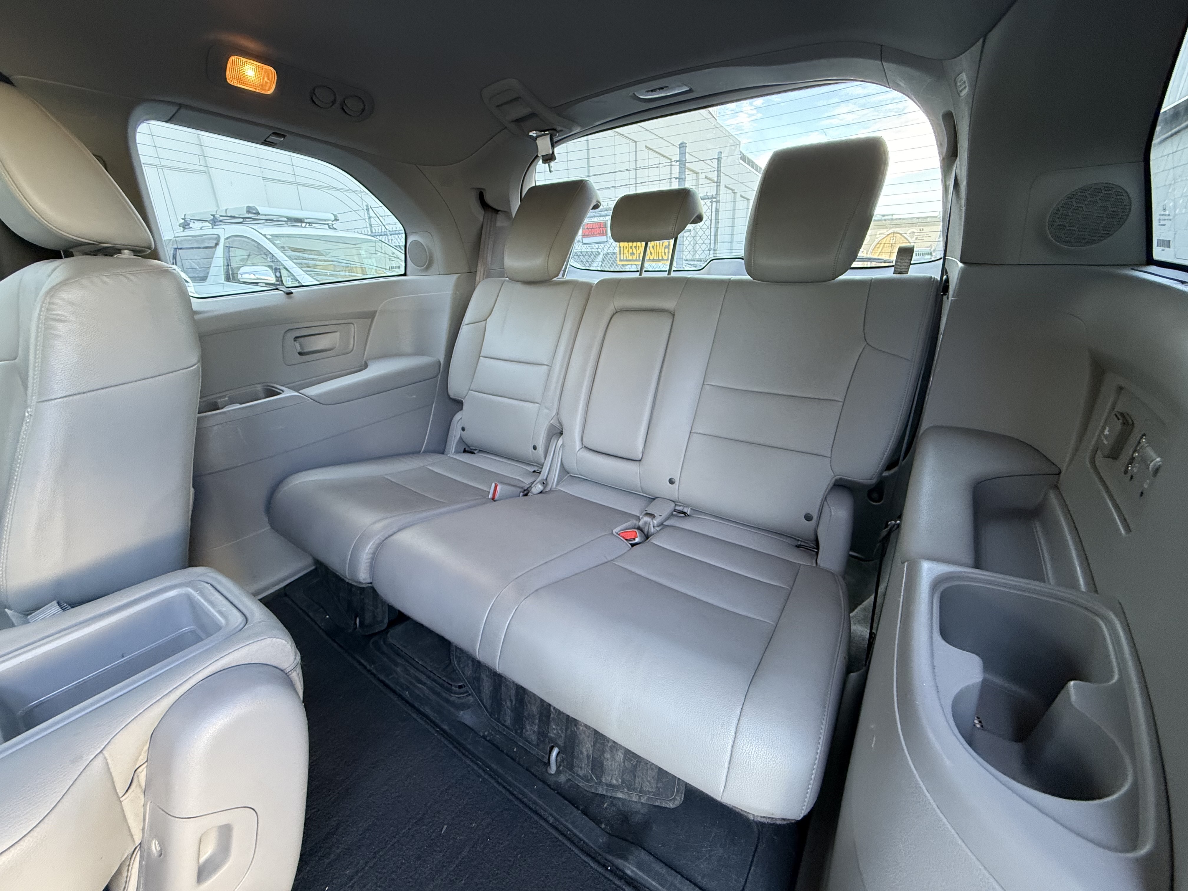 Vehicle photo 13
