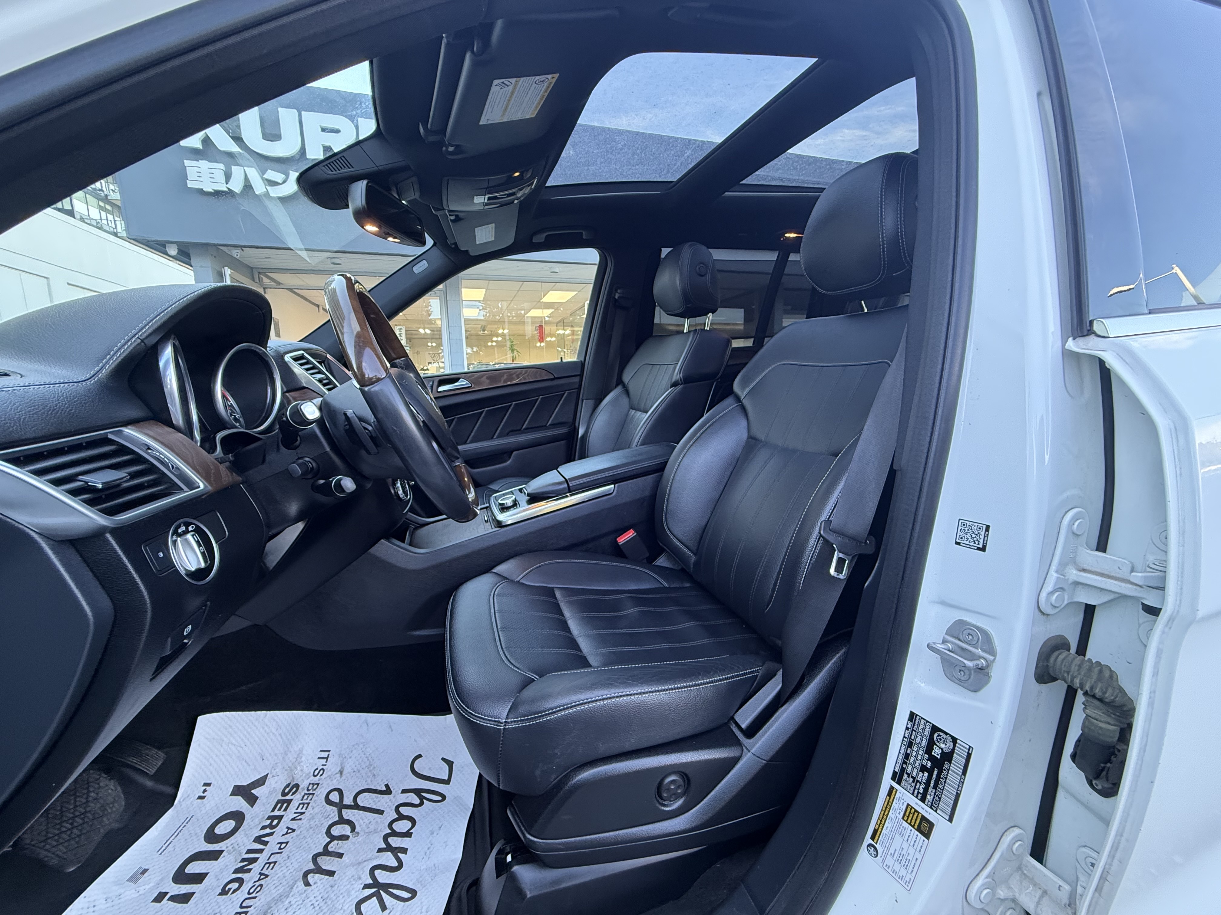 Vehicle photo 12