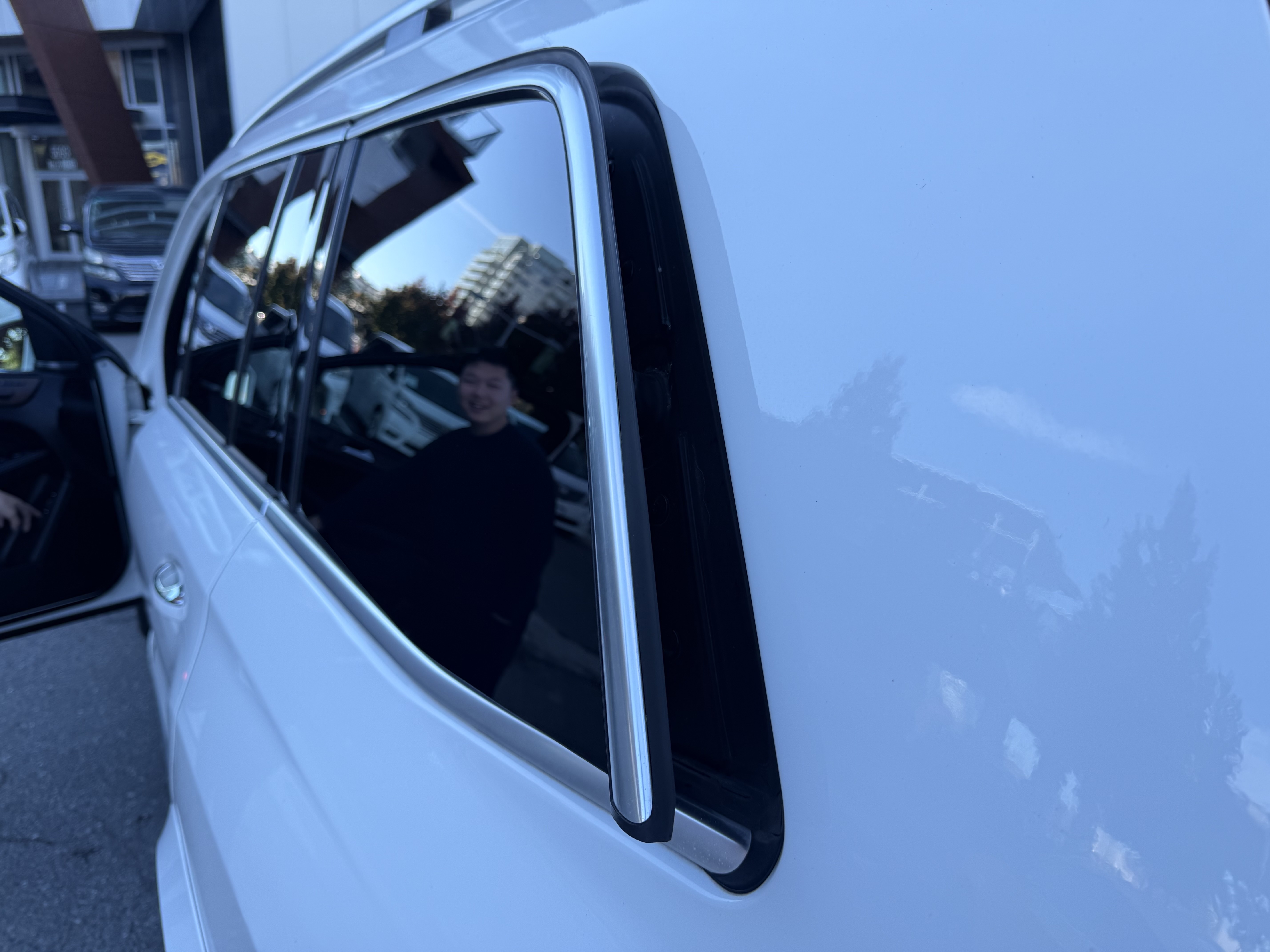Vehicle photo 21