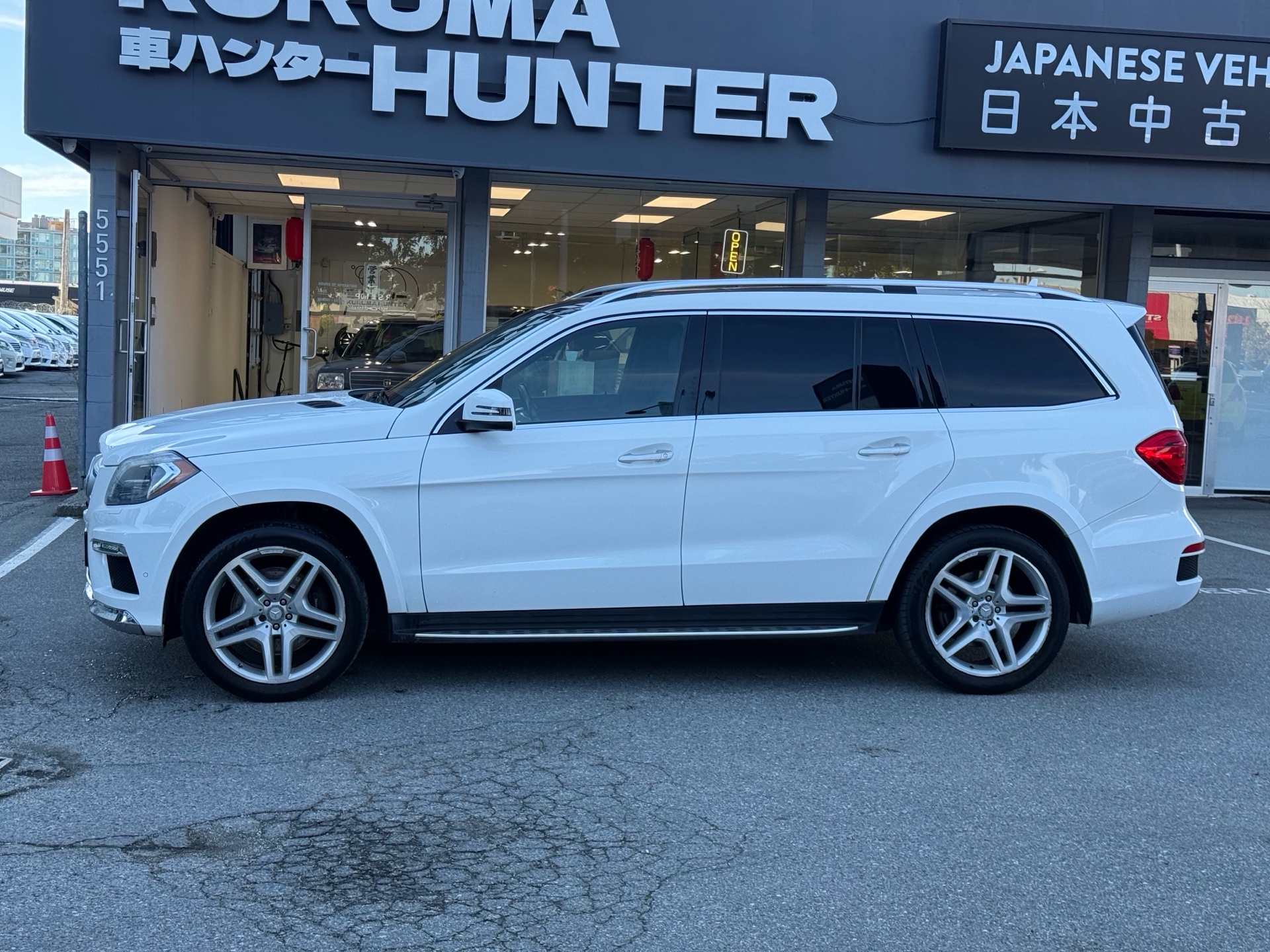 Vehicle photo 3