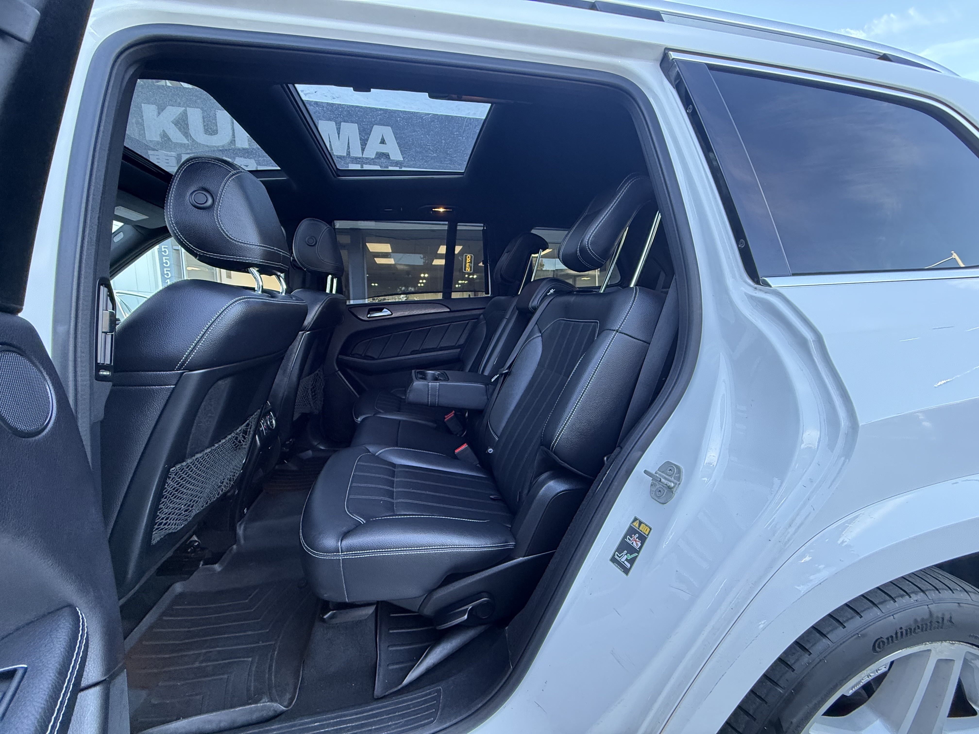 Vehicle photo 13
