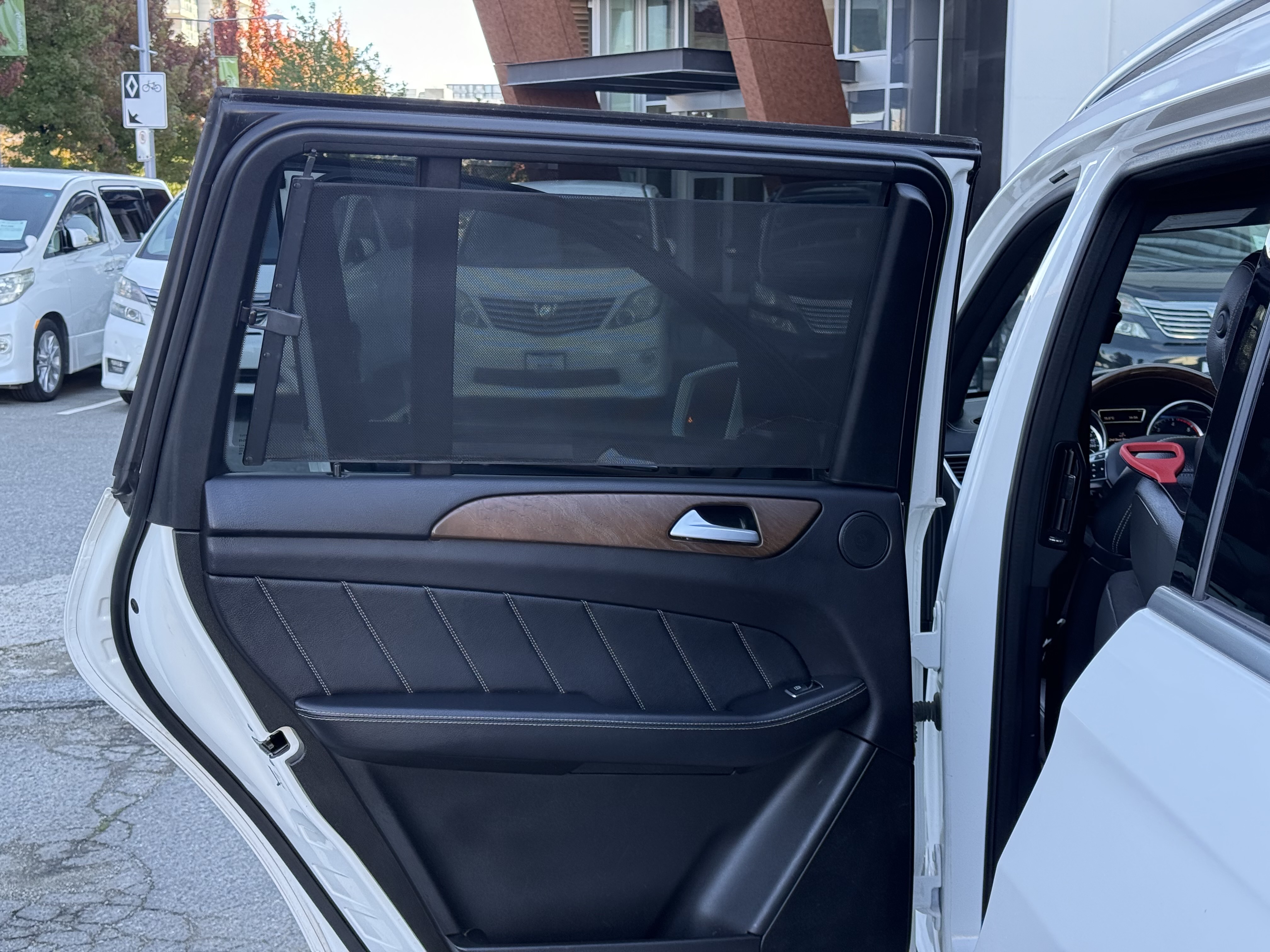Vehicle photo 15