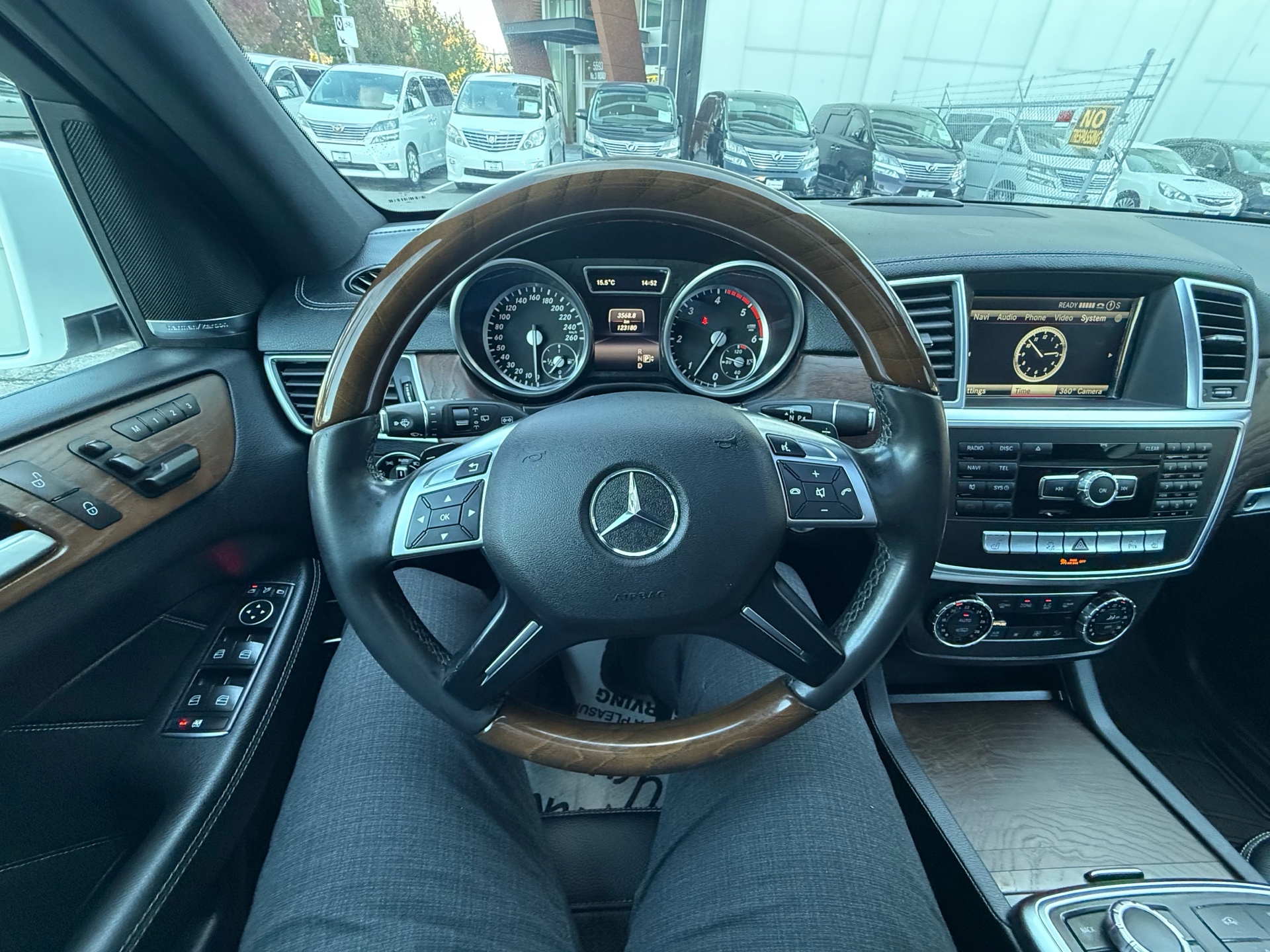 Vehicle photo 8