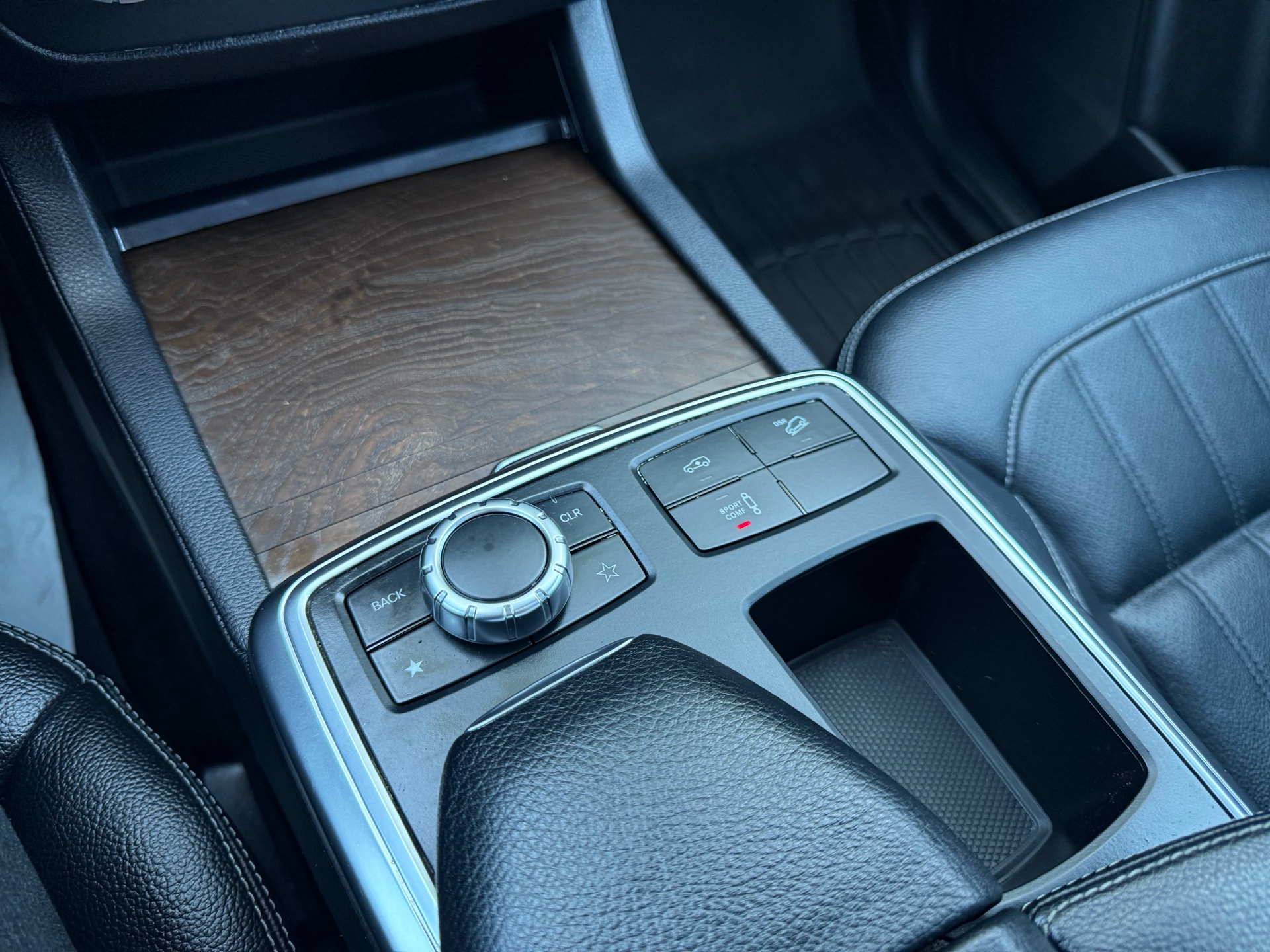 Vehicle photo 10