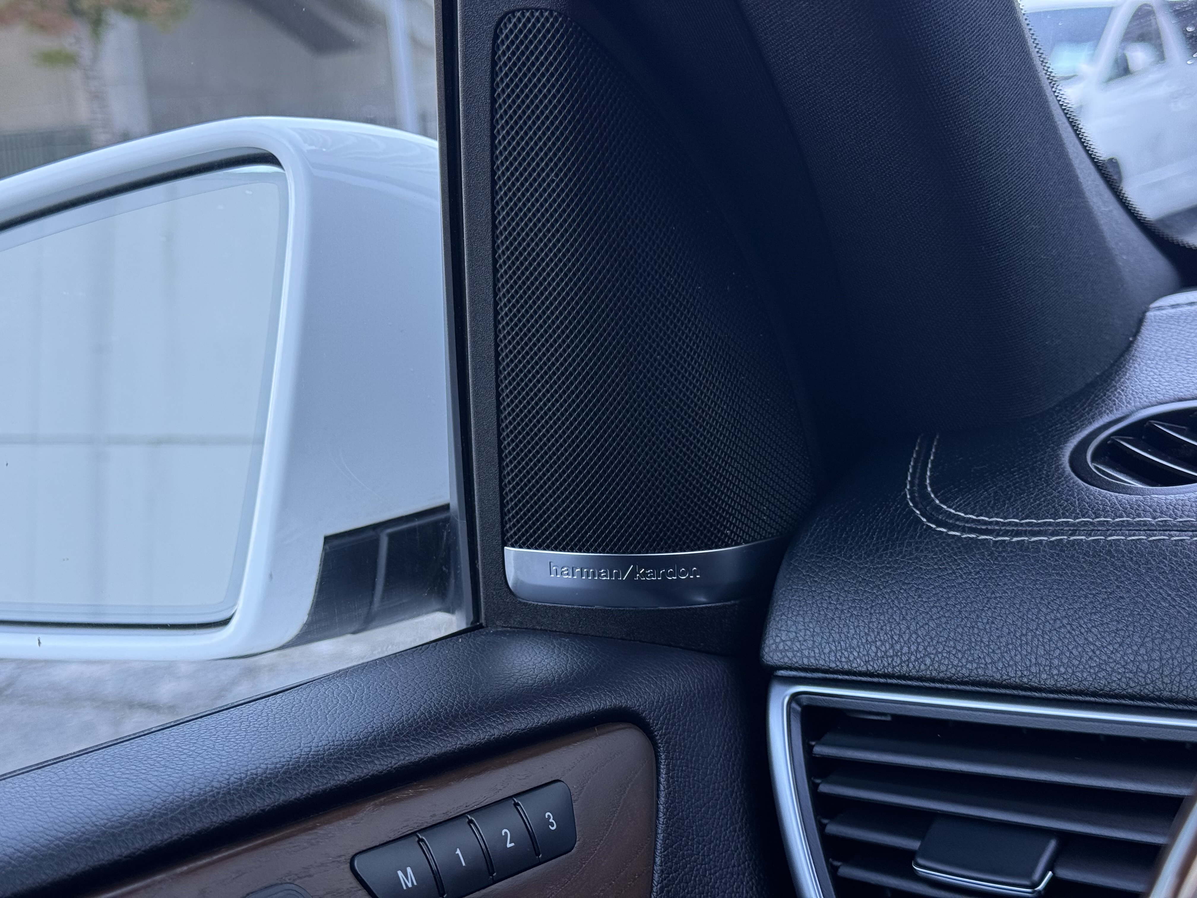 Vehicle photo 11
