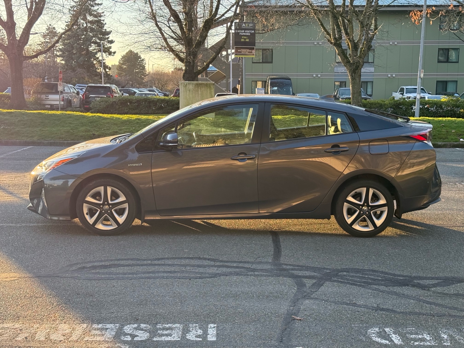 Vehicle photo 2