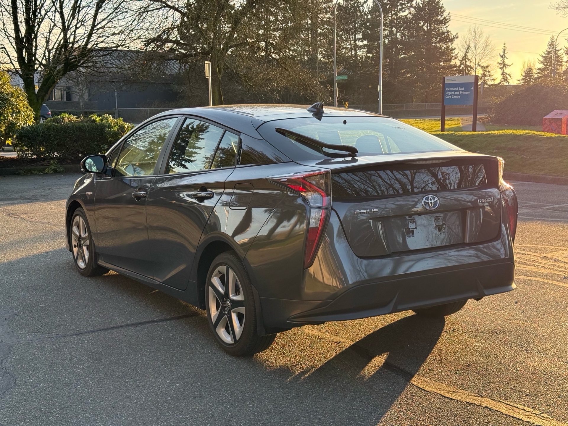 Vehicle photo 3
