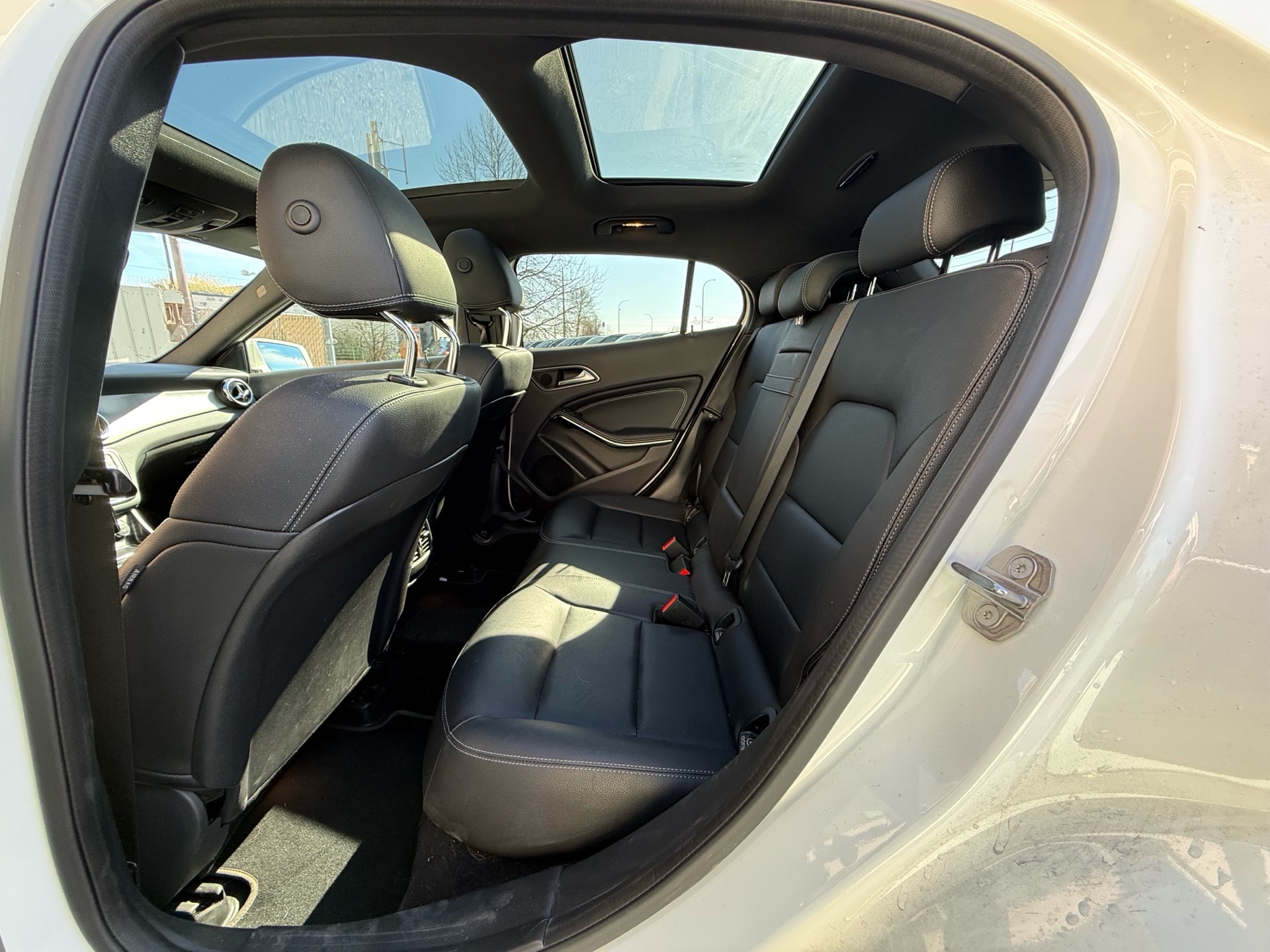 Vehicle photo 11
