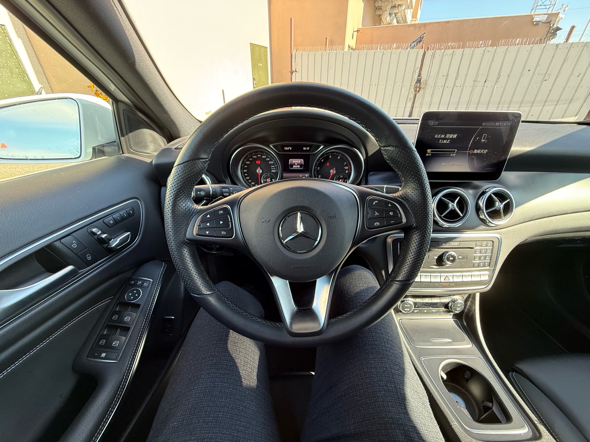 Vehicle photo 6