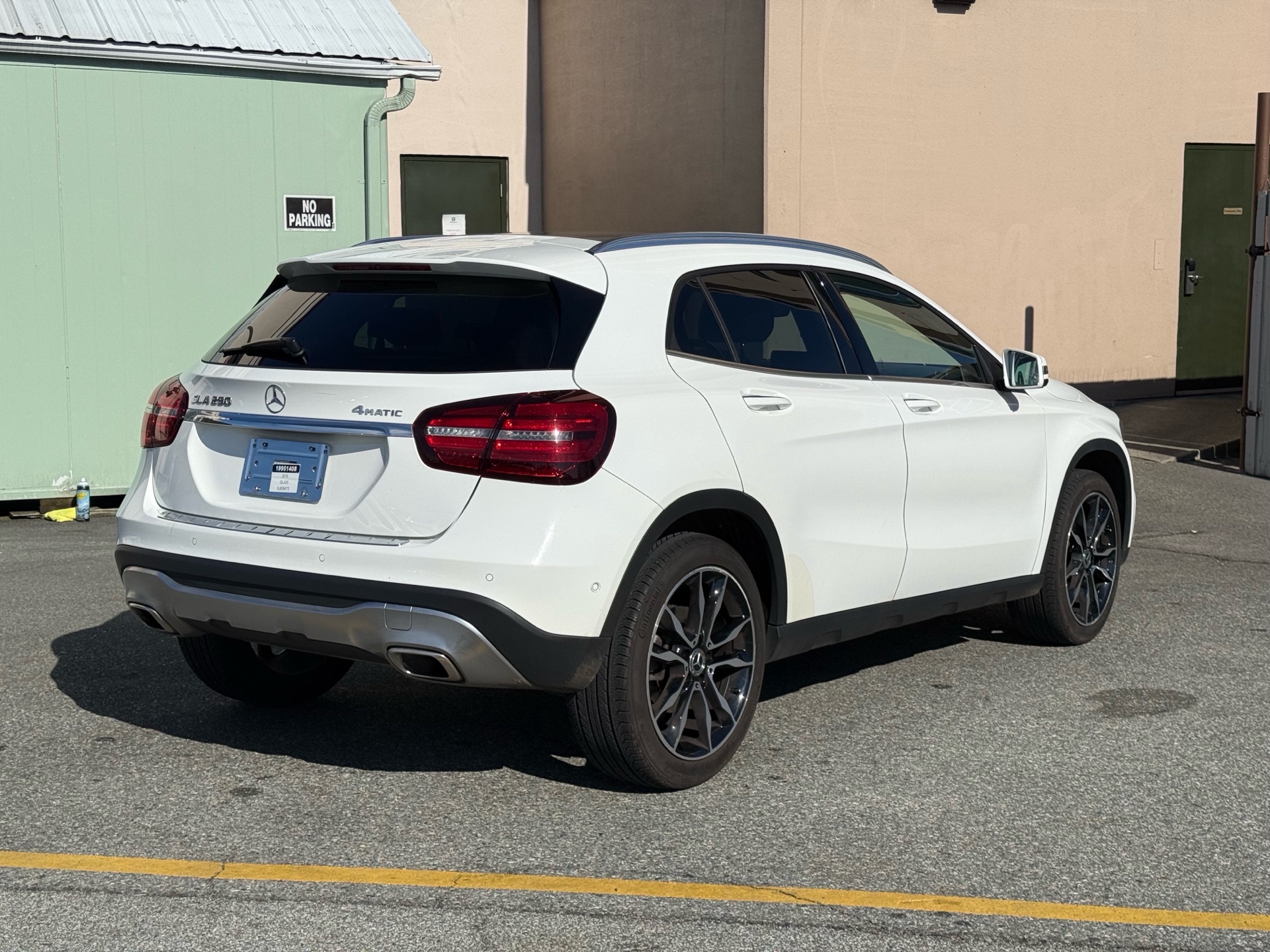 Vehicle photo 3
