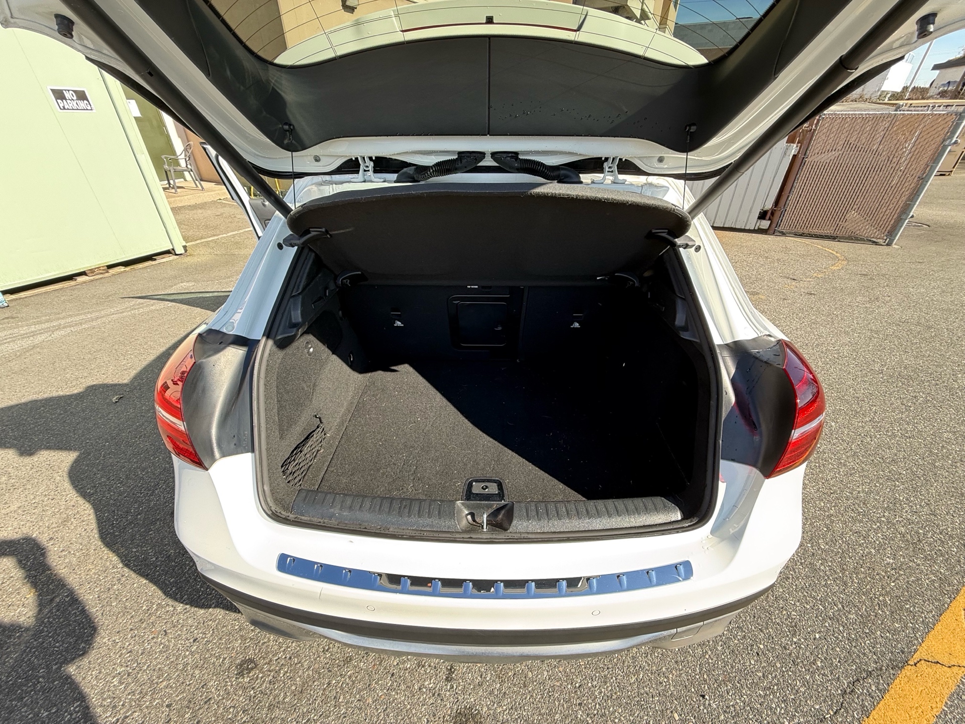 Vehicle photo 12