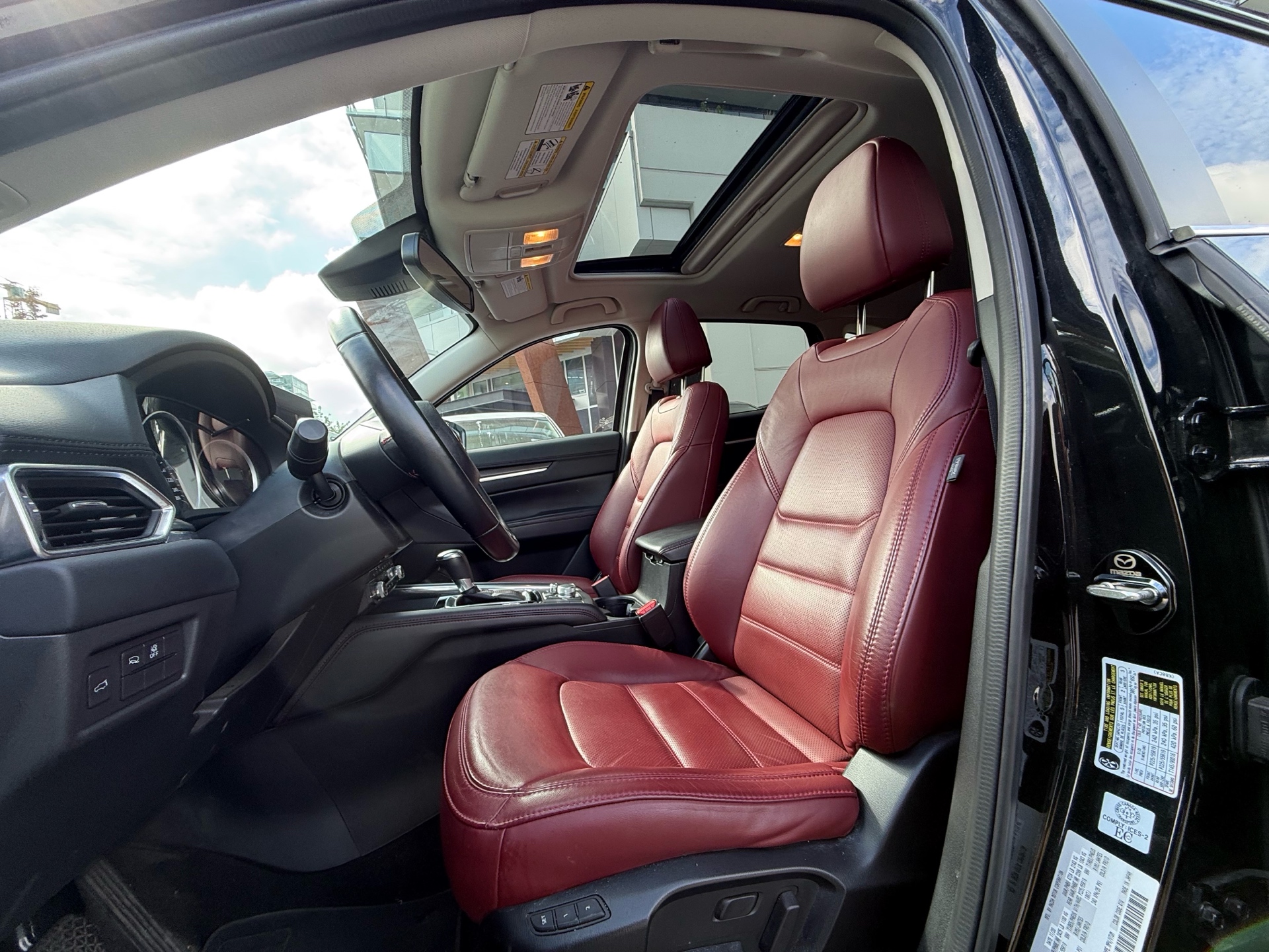 Vehicle photo 5