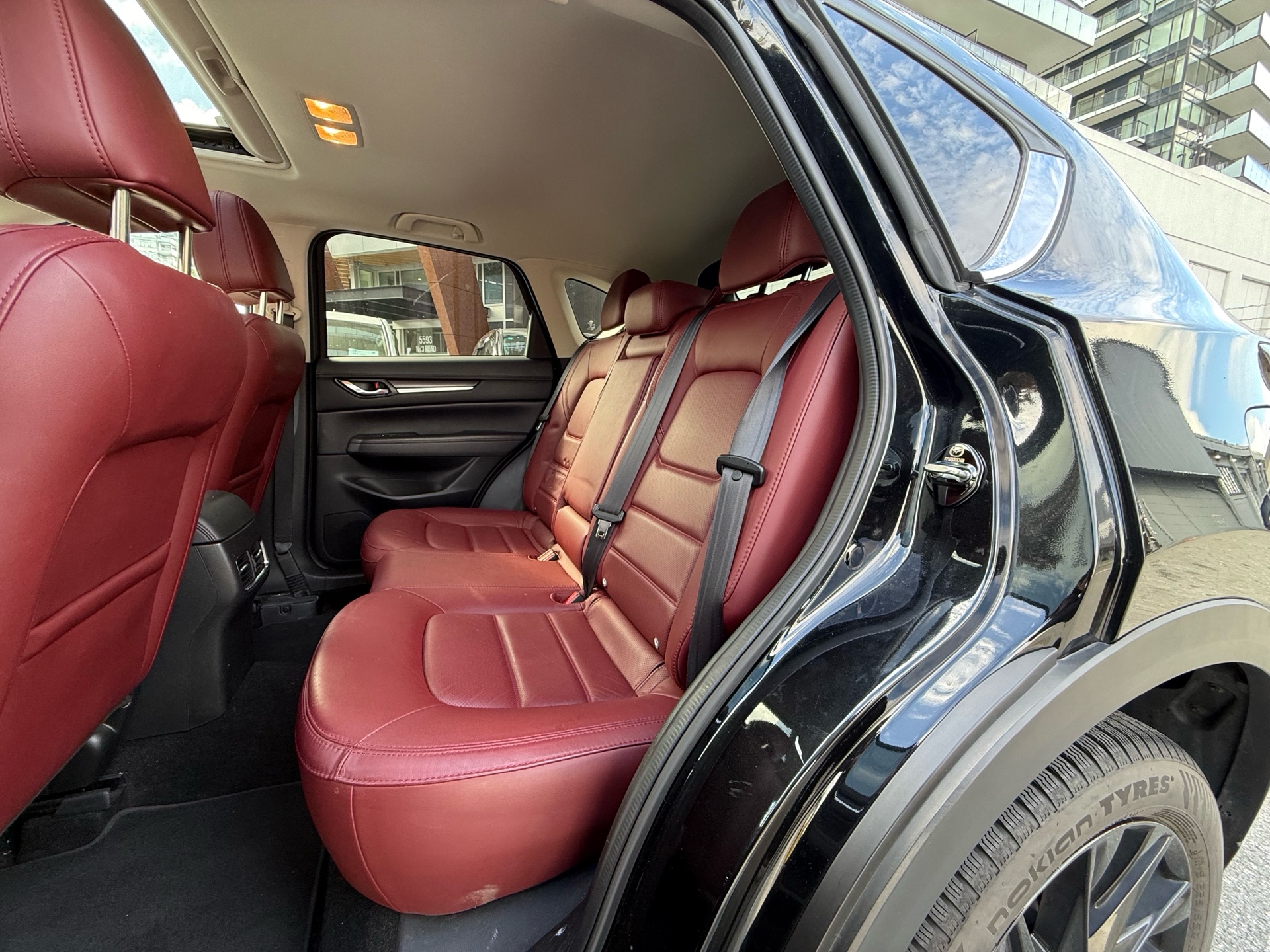 Vehicle photo 6