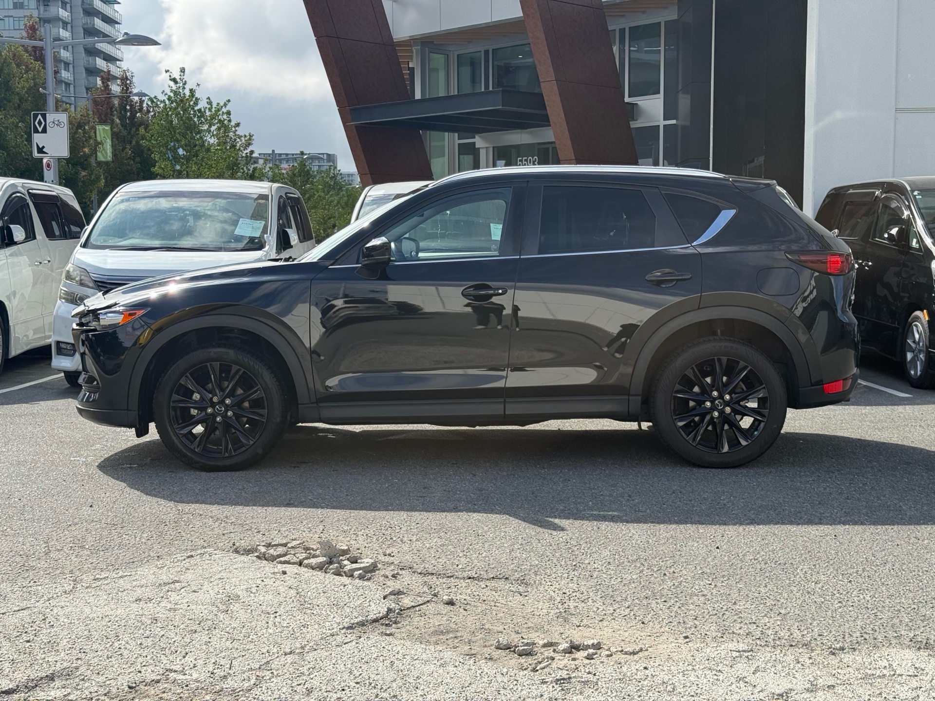 Vehicle photo 2
