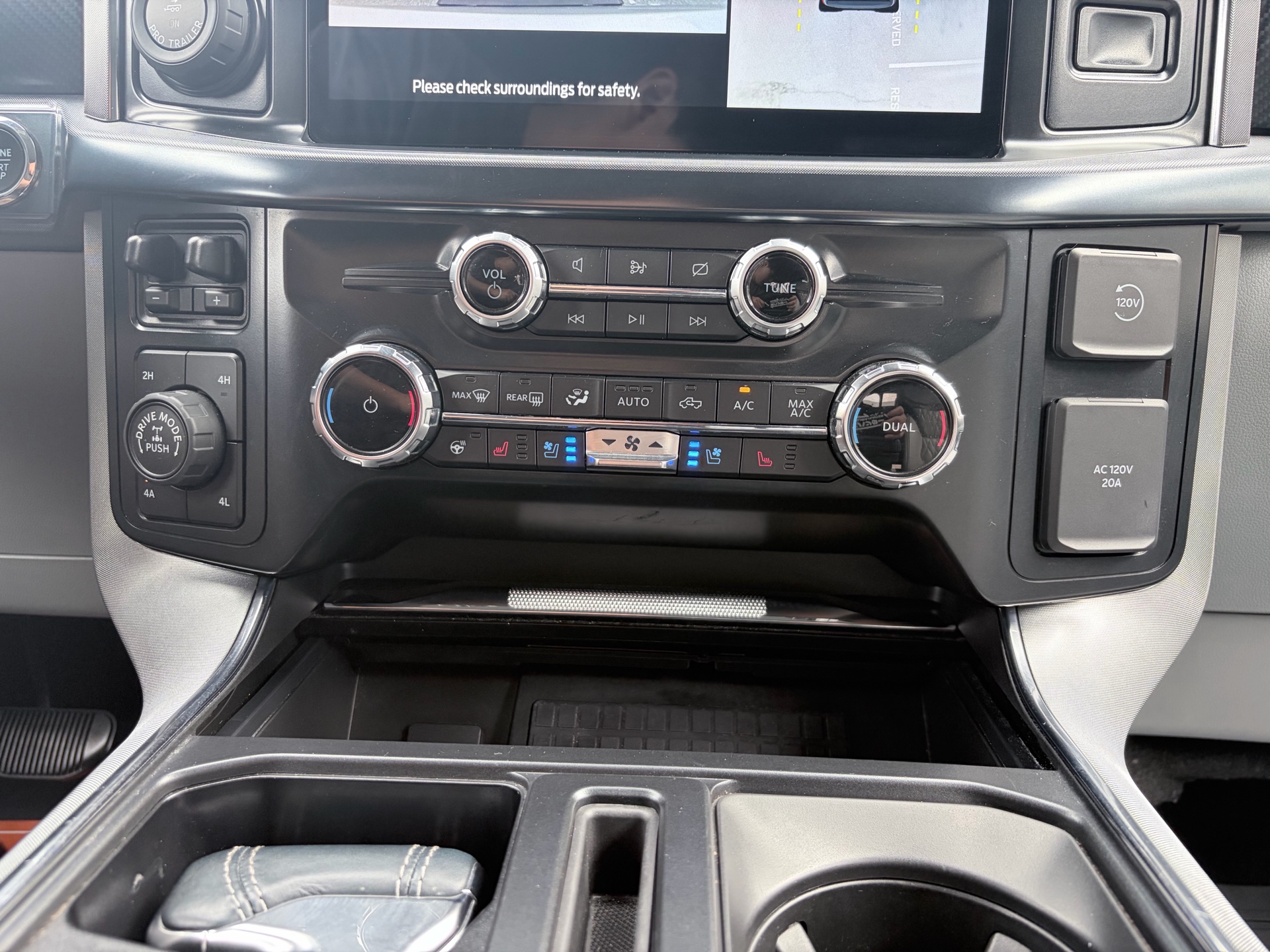Vehicle photo 14