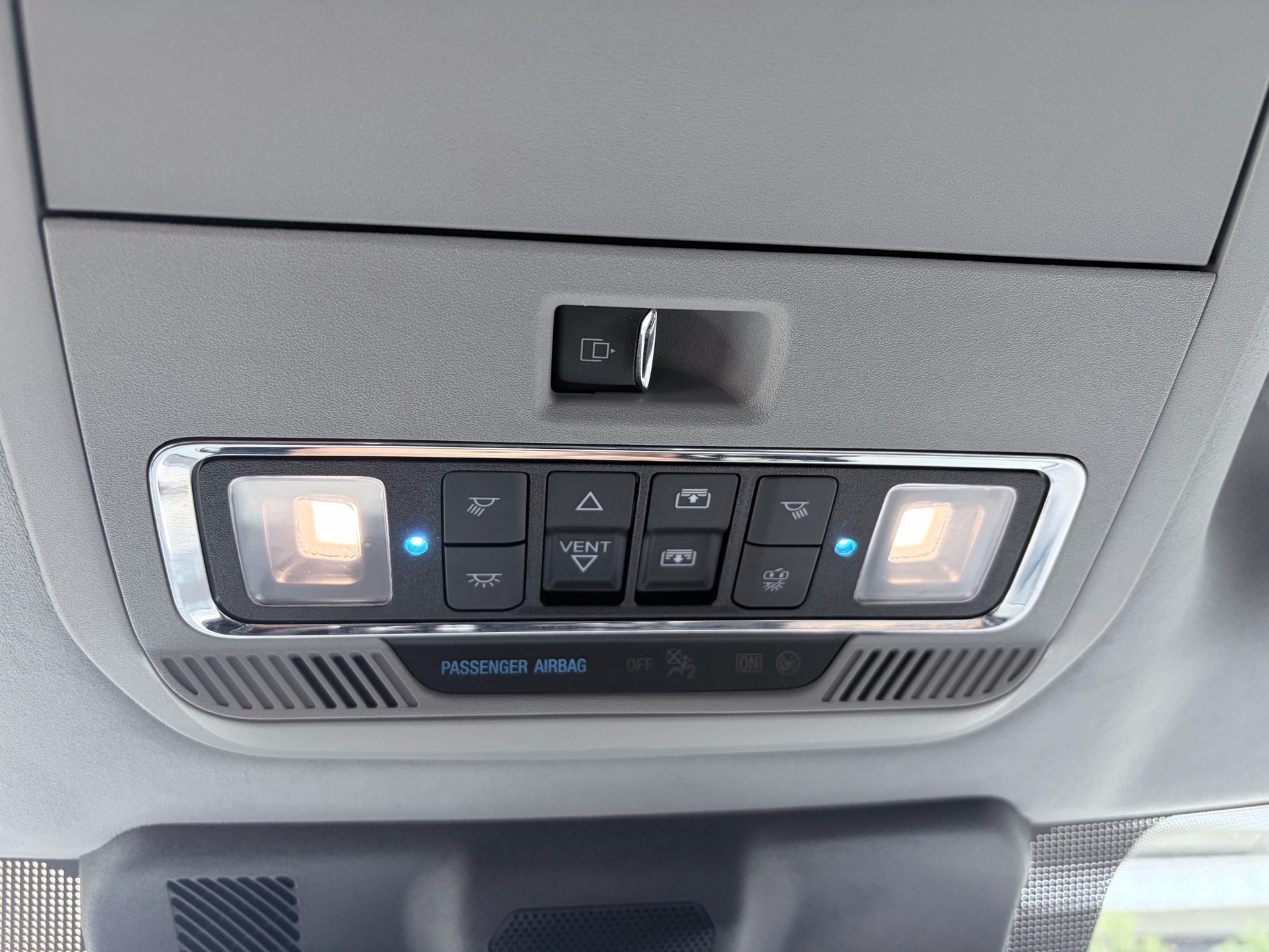 Vehicle photo 17