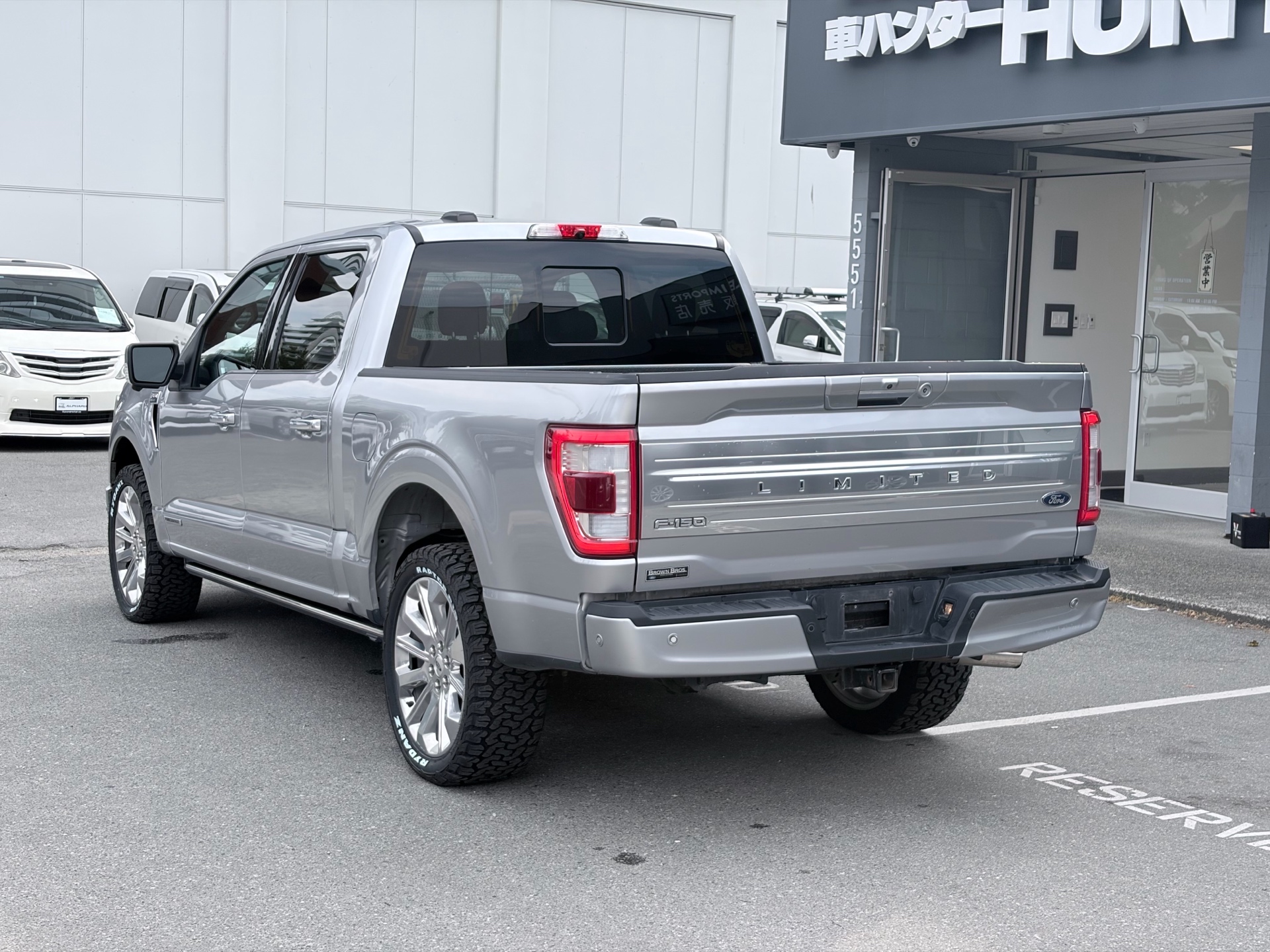 Vehicle photo 5