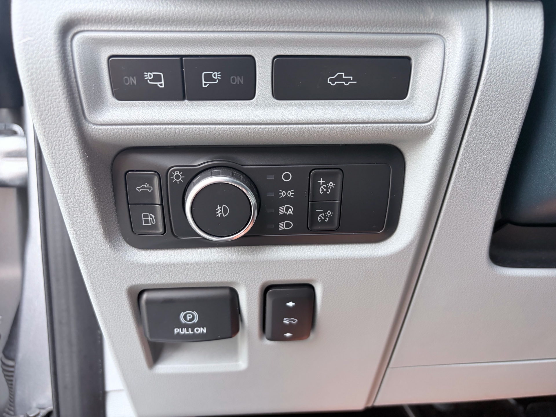 Vehicle photo 18