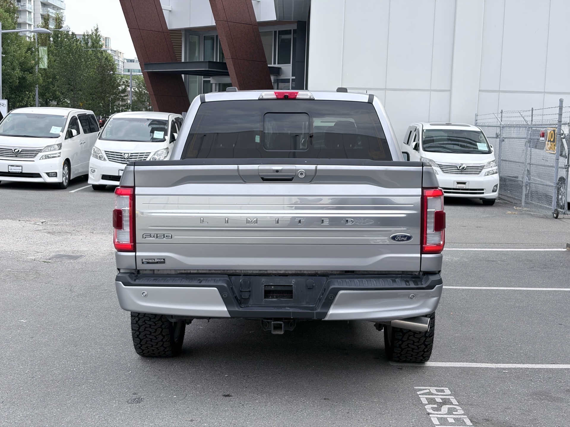 Vehicle photo 6
