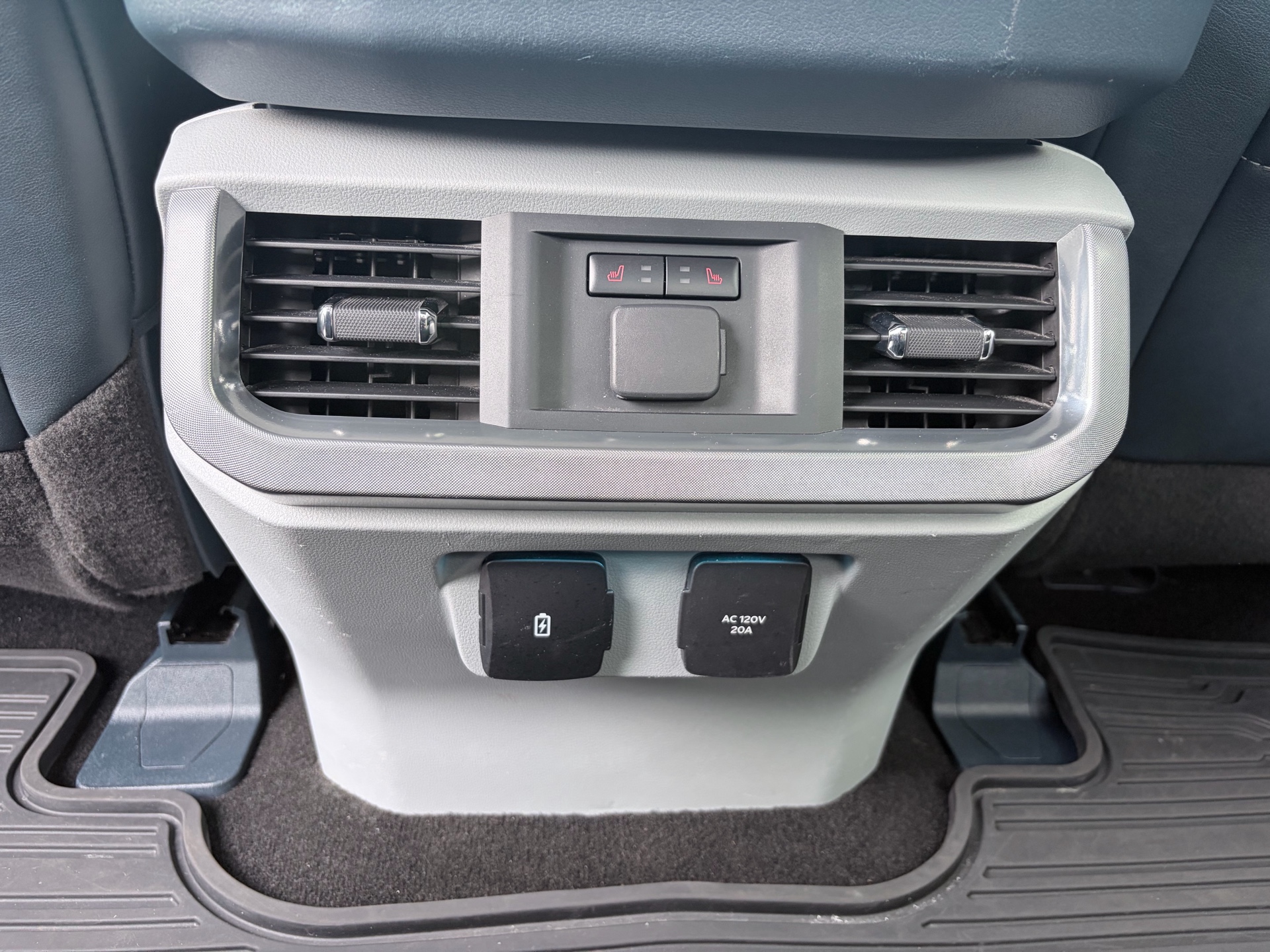 Vehicle photo 20