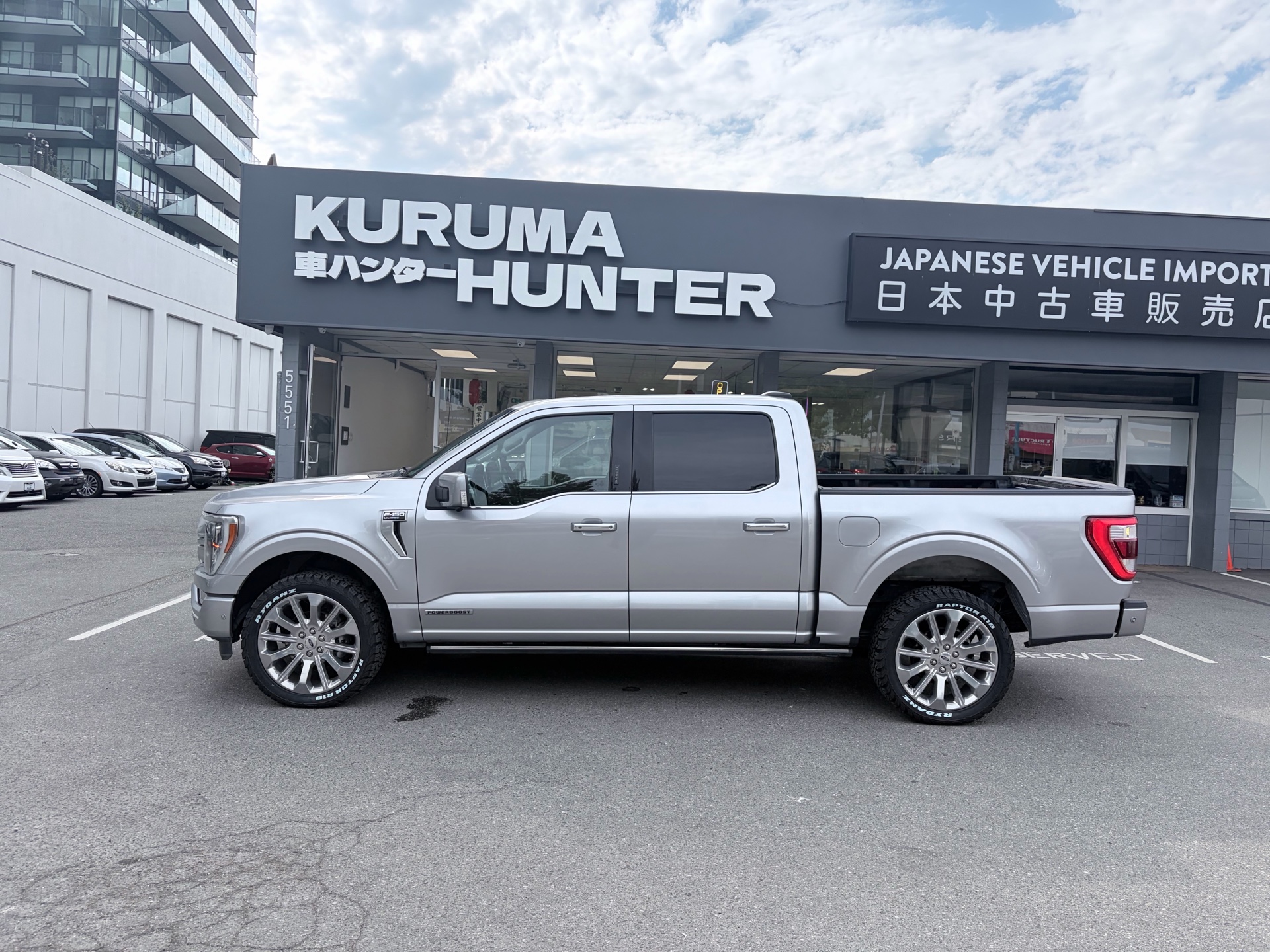 Vehicle photo 4