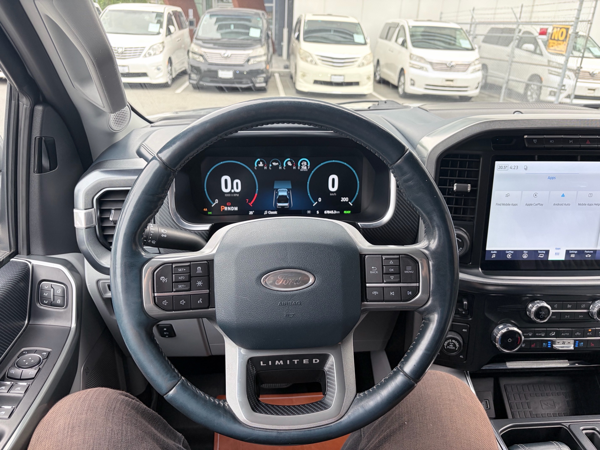Vehicle photo 9