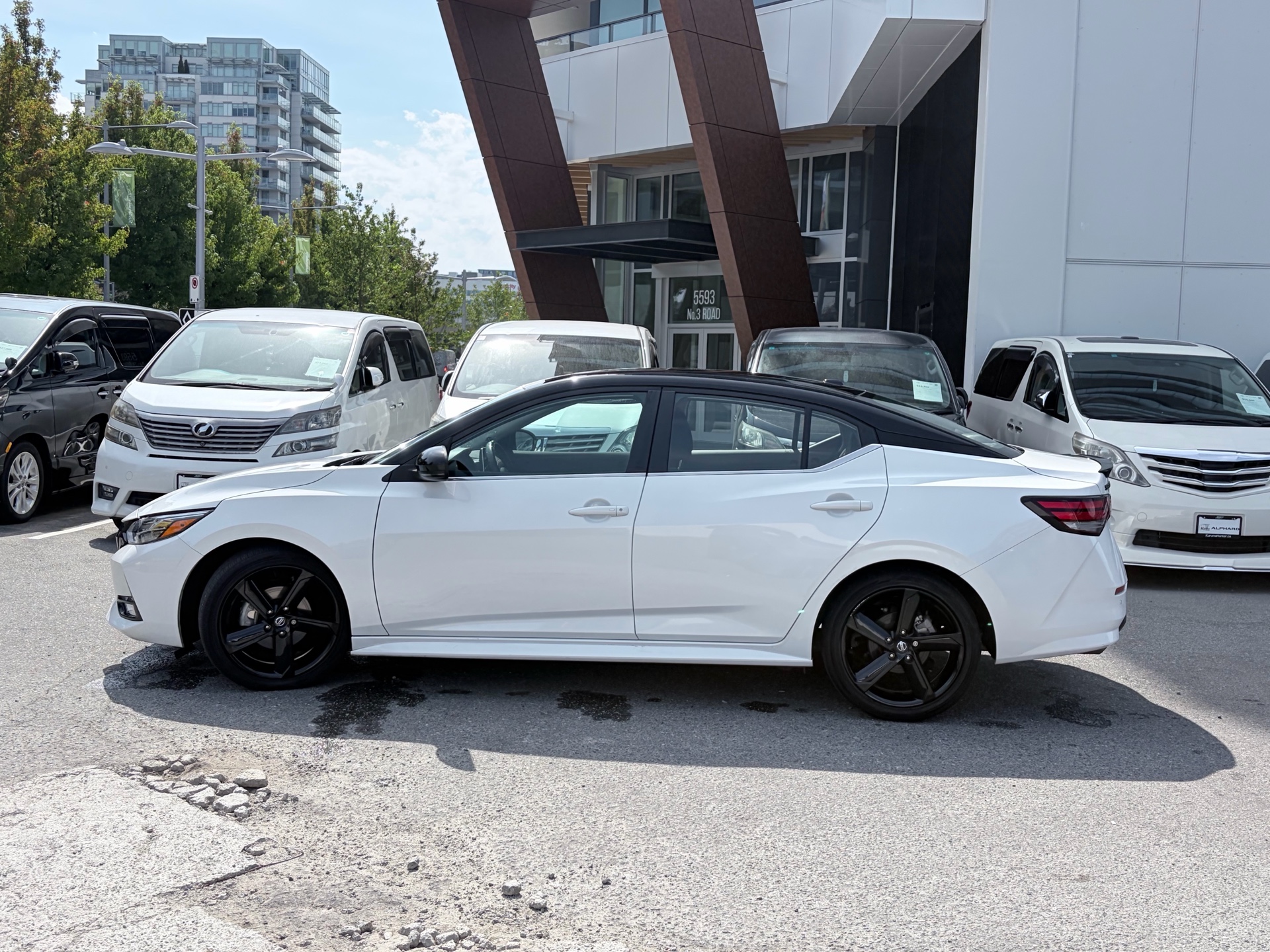Vehicle photo 3