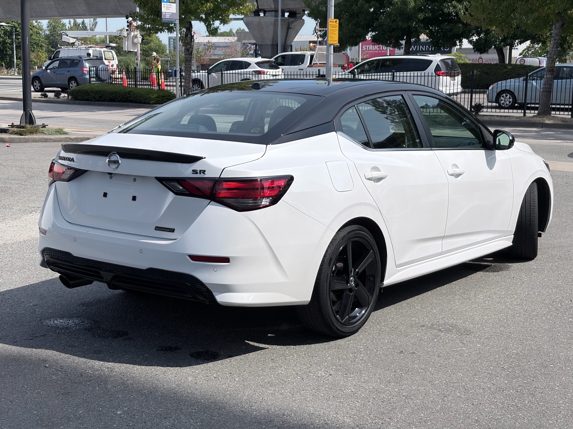 Vehicle photo 6