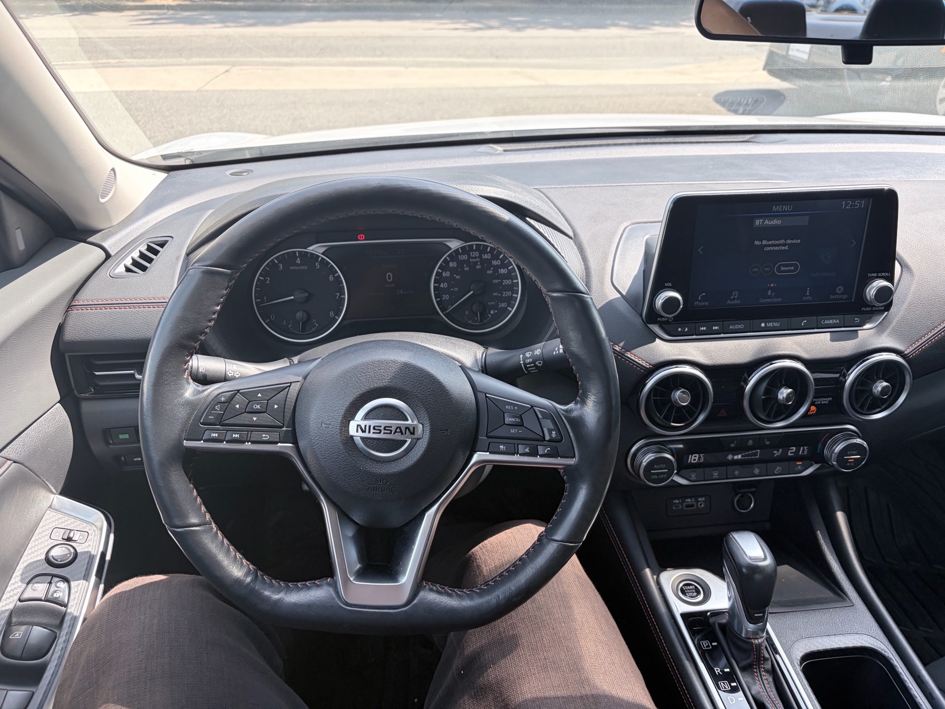 Vehicle photo 7