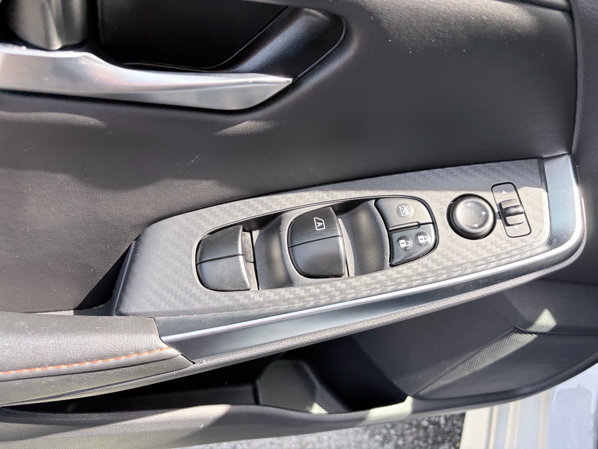 Vehicle photo 11