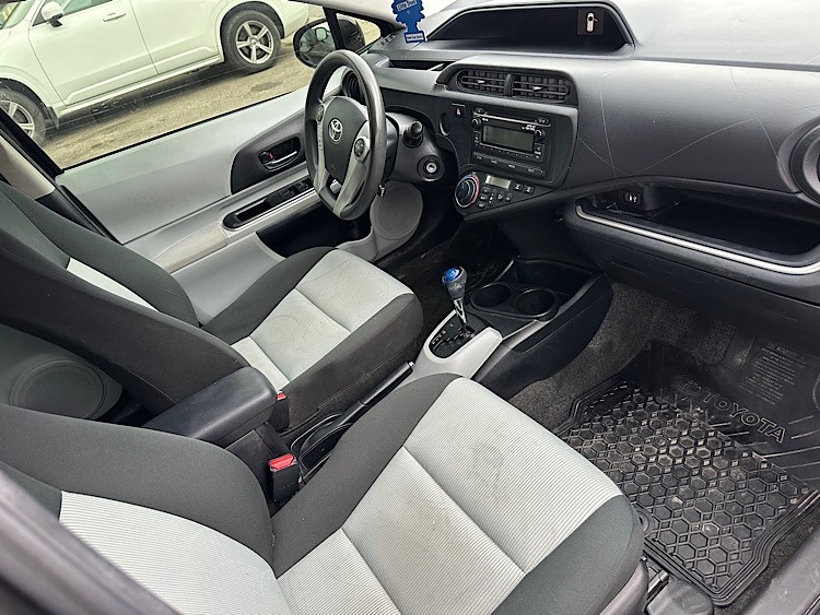 /mominautosales/2014-Toyota-PriusC-9219882523937448.jpg