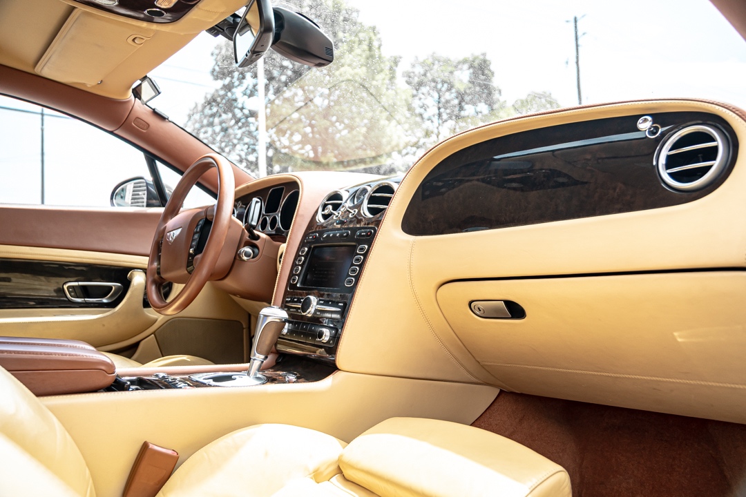 /ontarioqualitymotorsetobicoke/2004-Bentley-Continental-5608365059481208.jpg