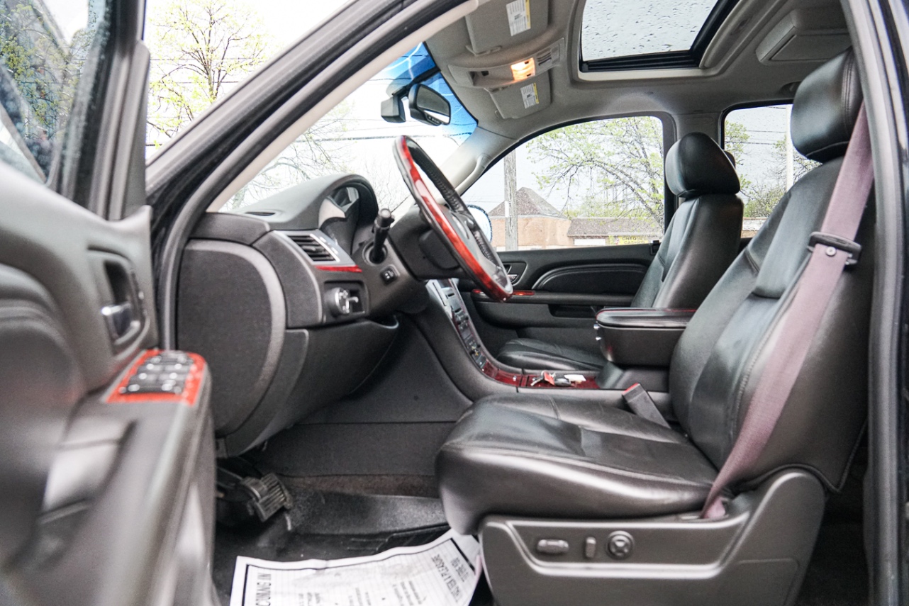 /ontarioqualitymotorsetobicoke/2010-Cadillac-Escalade-2364967292400979.jpg