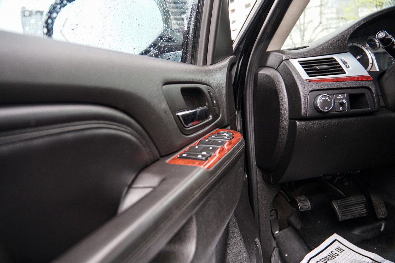 /ontarioqualitymotorsetobicoke/2010-Cadillac-Escalade-5911472862899558.jpg