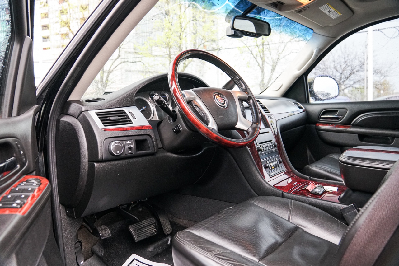 /ontarioqualitymotorsetobicoke/2010-Cadillac-Escalade-9415197069027215.jpg