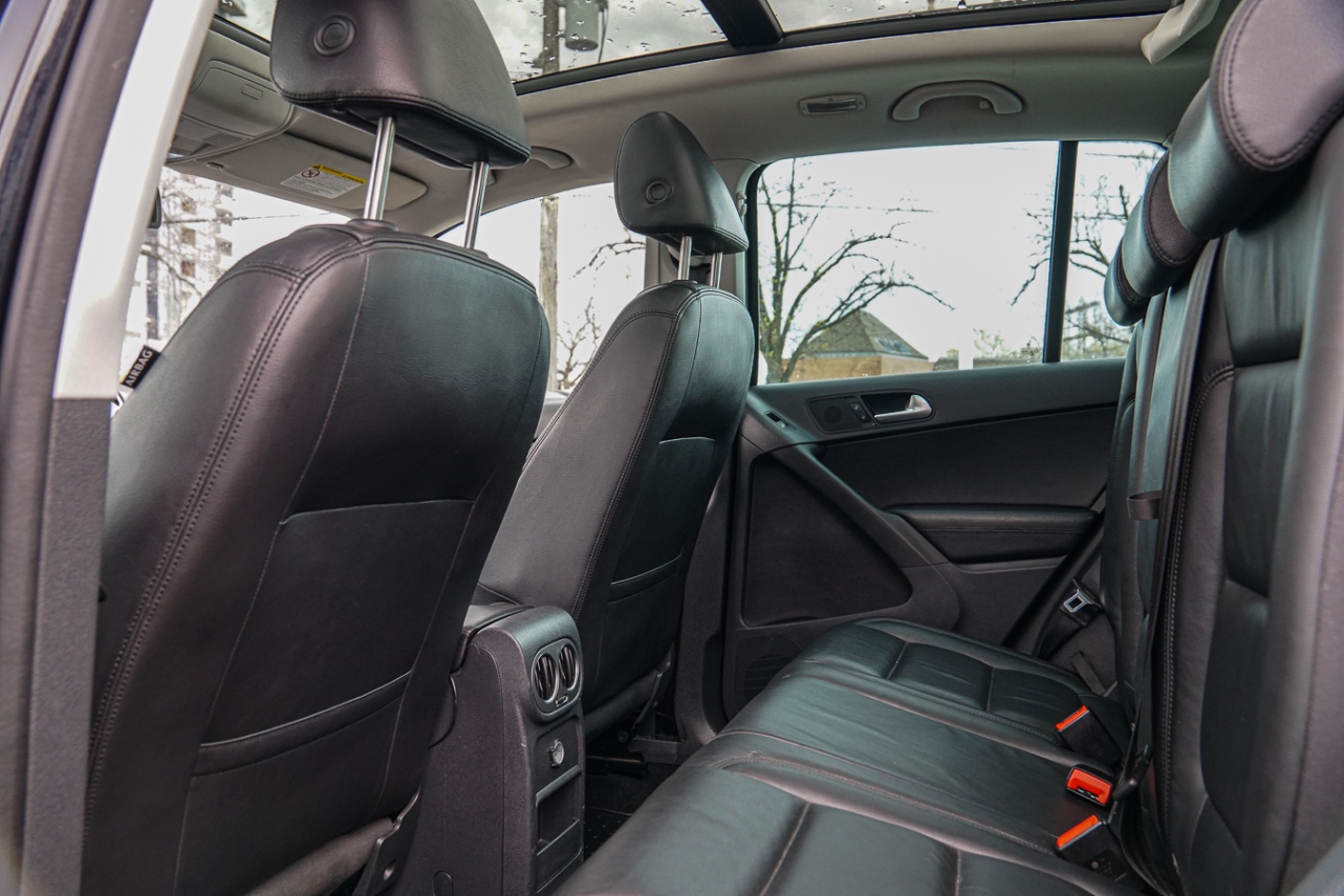/ontarioqualitymotorsetobicoke/2010-Volkswagen-Tiguan-009216948669922509.jpg