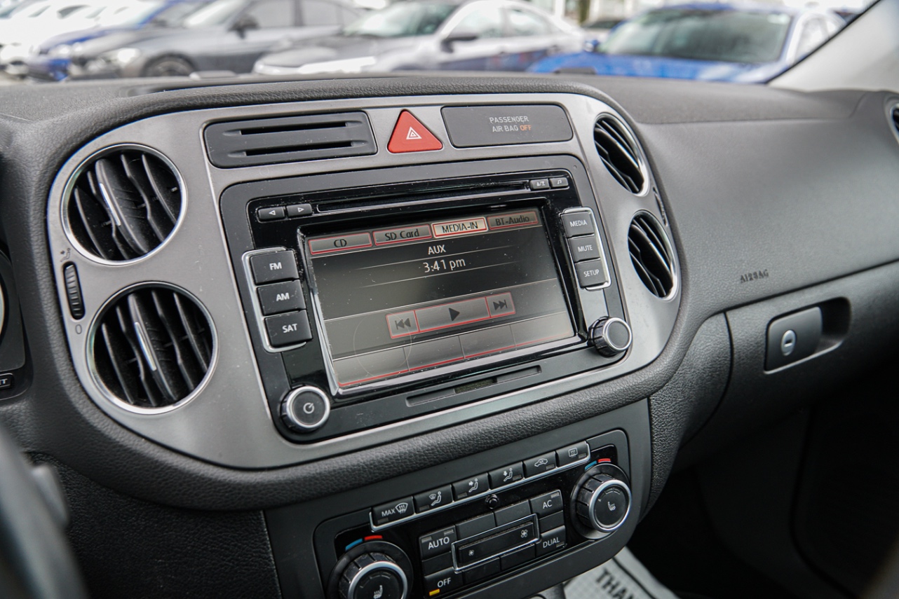 /ontarioqualitymotorsetobicoke/2010-Volkswagen-Tiguan-8425649141680358.jpg