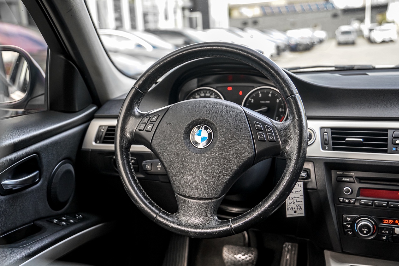 /ontarioqualitymotorsetobicoke/2011-BMW-3Series-025763802173237593.jpg